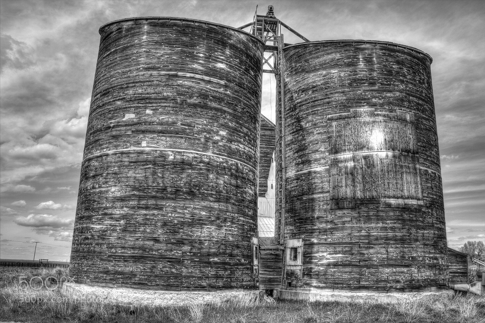 Canon EOS 60D sample photo. Round wooden grain towers photography