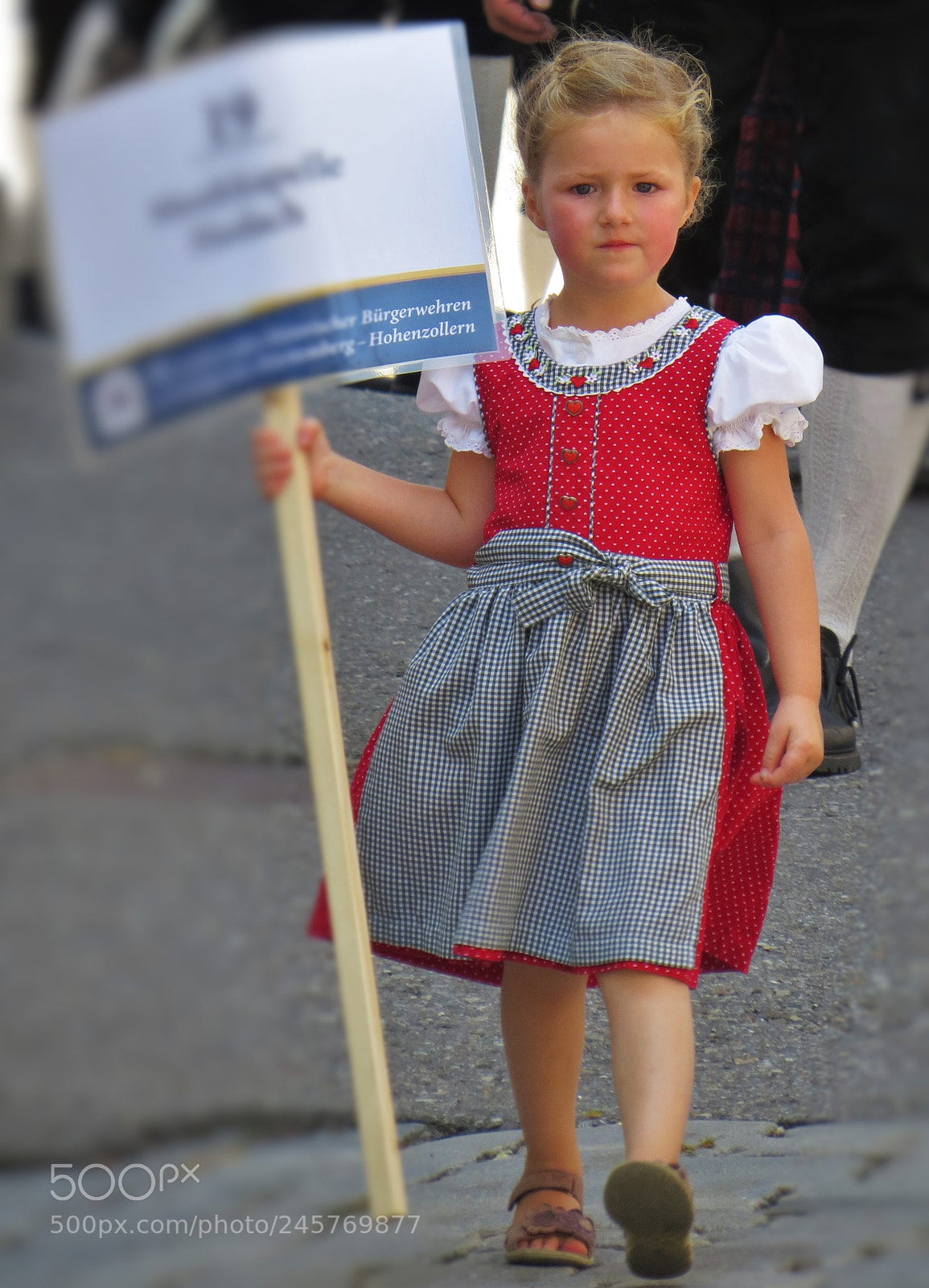 Canon PowerShot SX50 HS sample photo. Dirndl enfant (germany) photography