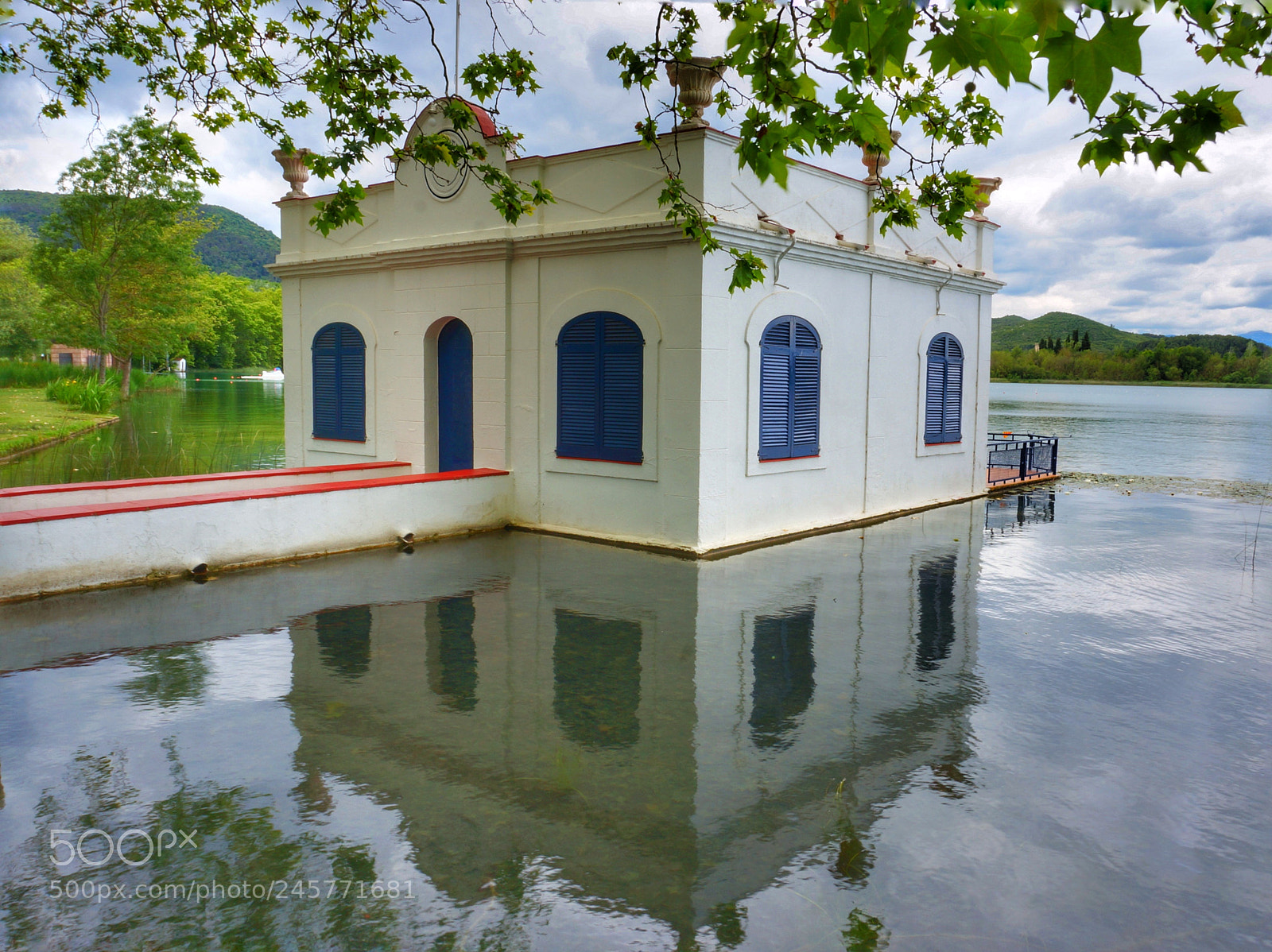 Sony Alpha NEX-6 sample photo. El lago photography