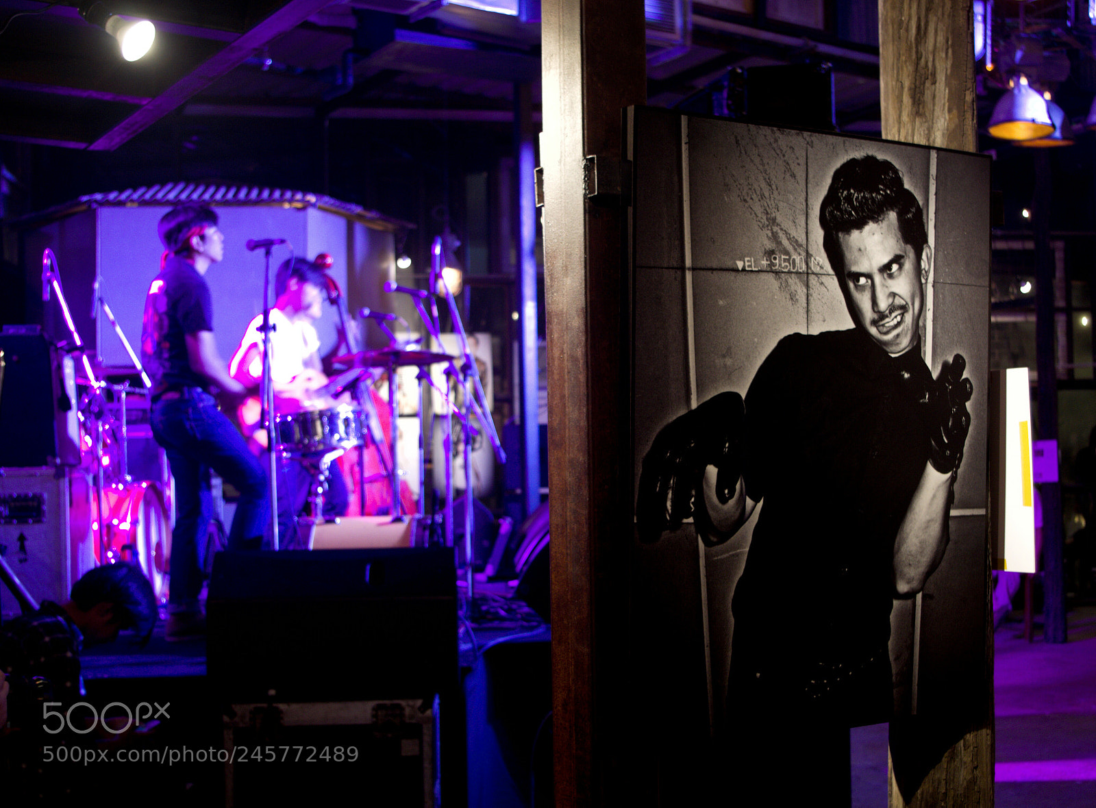 Pentax K-30 sample photo. Random rock gang stage photography