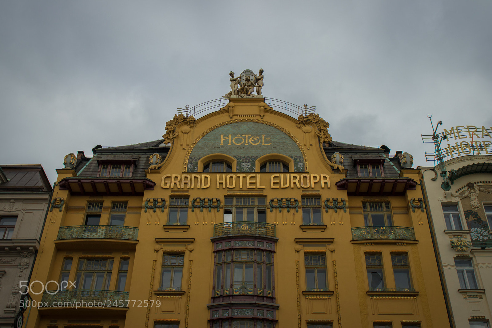 Canon EOS 200D (EOS Rebel SL2 / EOS Kiss X9) sample photo. Grand hotel europa photography