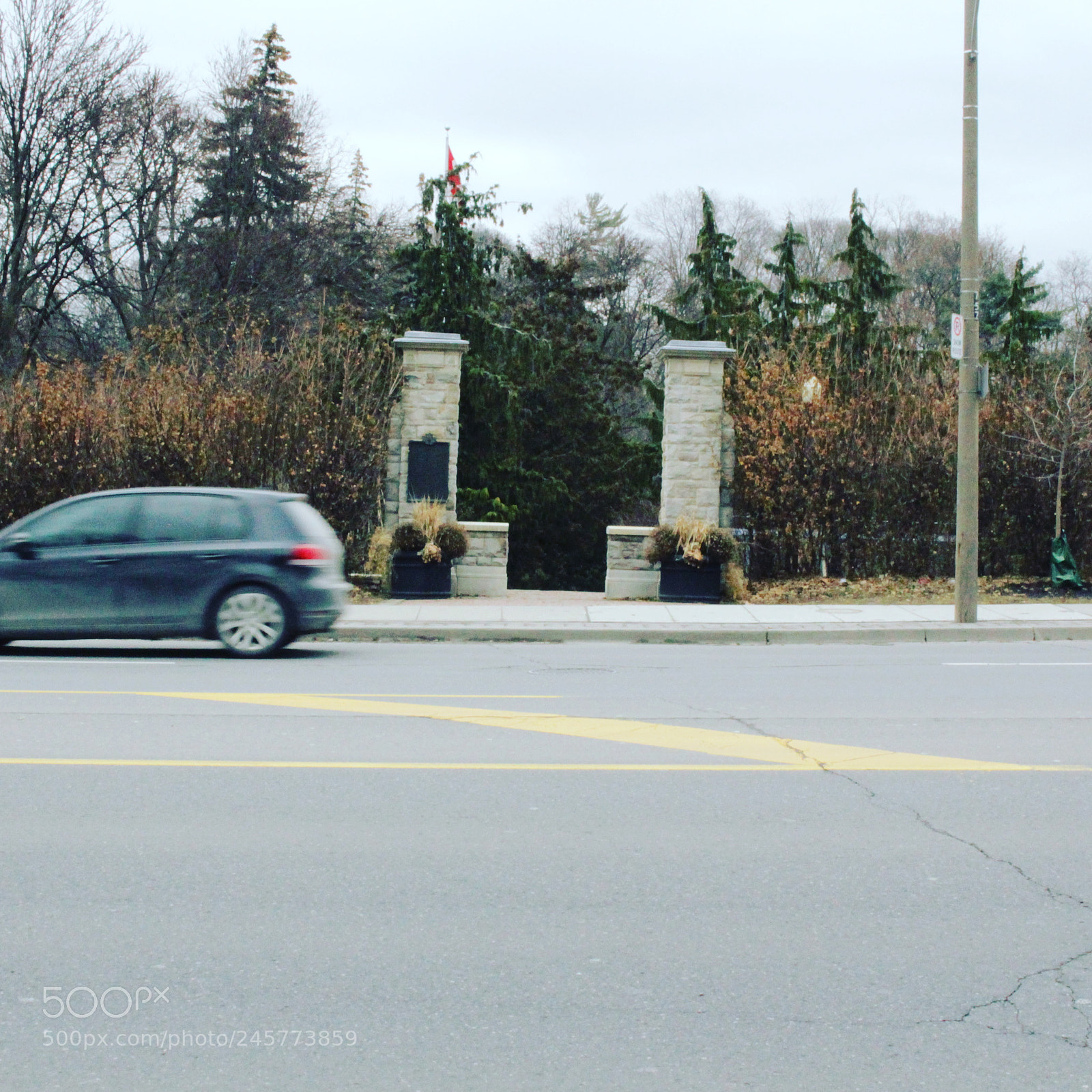 Canon EOS 100D (EOS Rebel SL1 / EOS Kiss X7) sample photo. Yonge street..muir park gates..pretty photography
