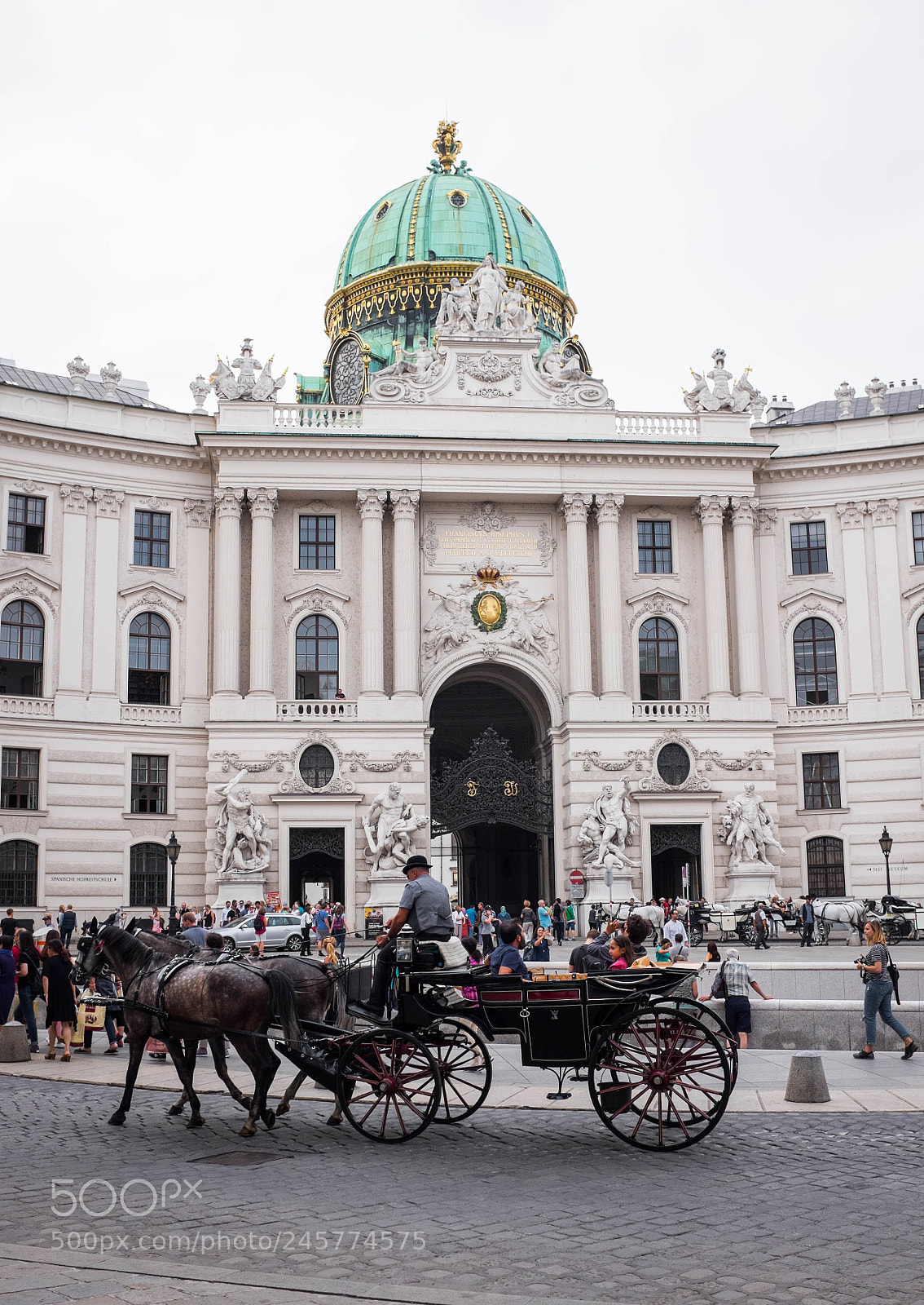 Fujifilm X100T sample photo. City horse carriage photography