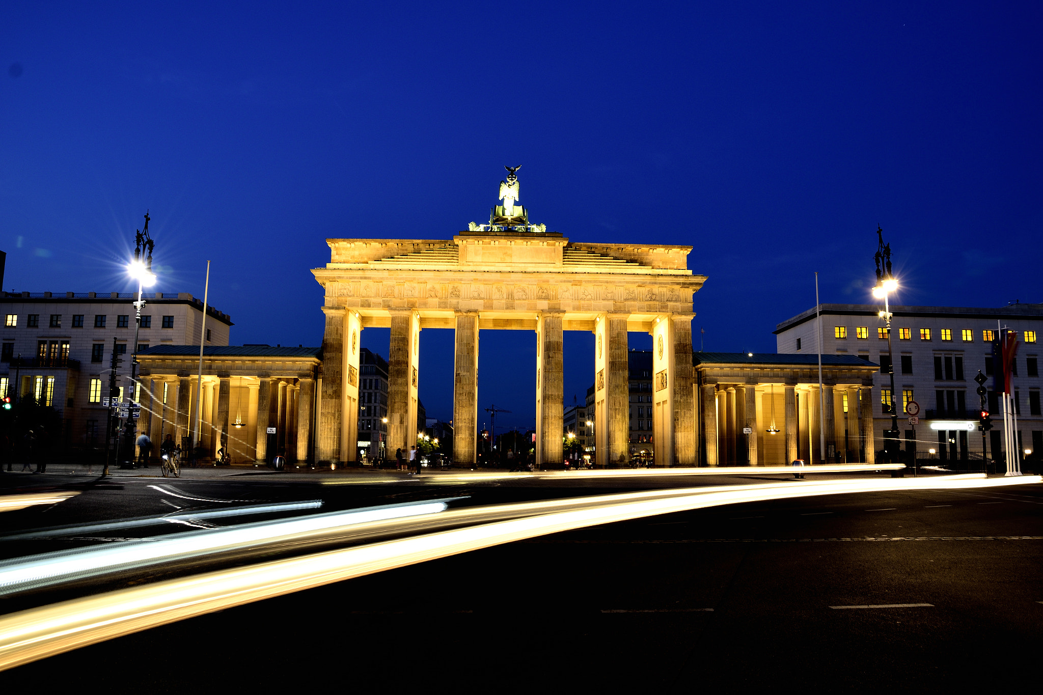 Nikon D5500 sample photo. At night at the brandenburger tor photography