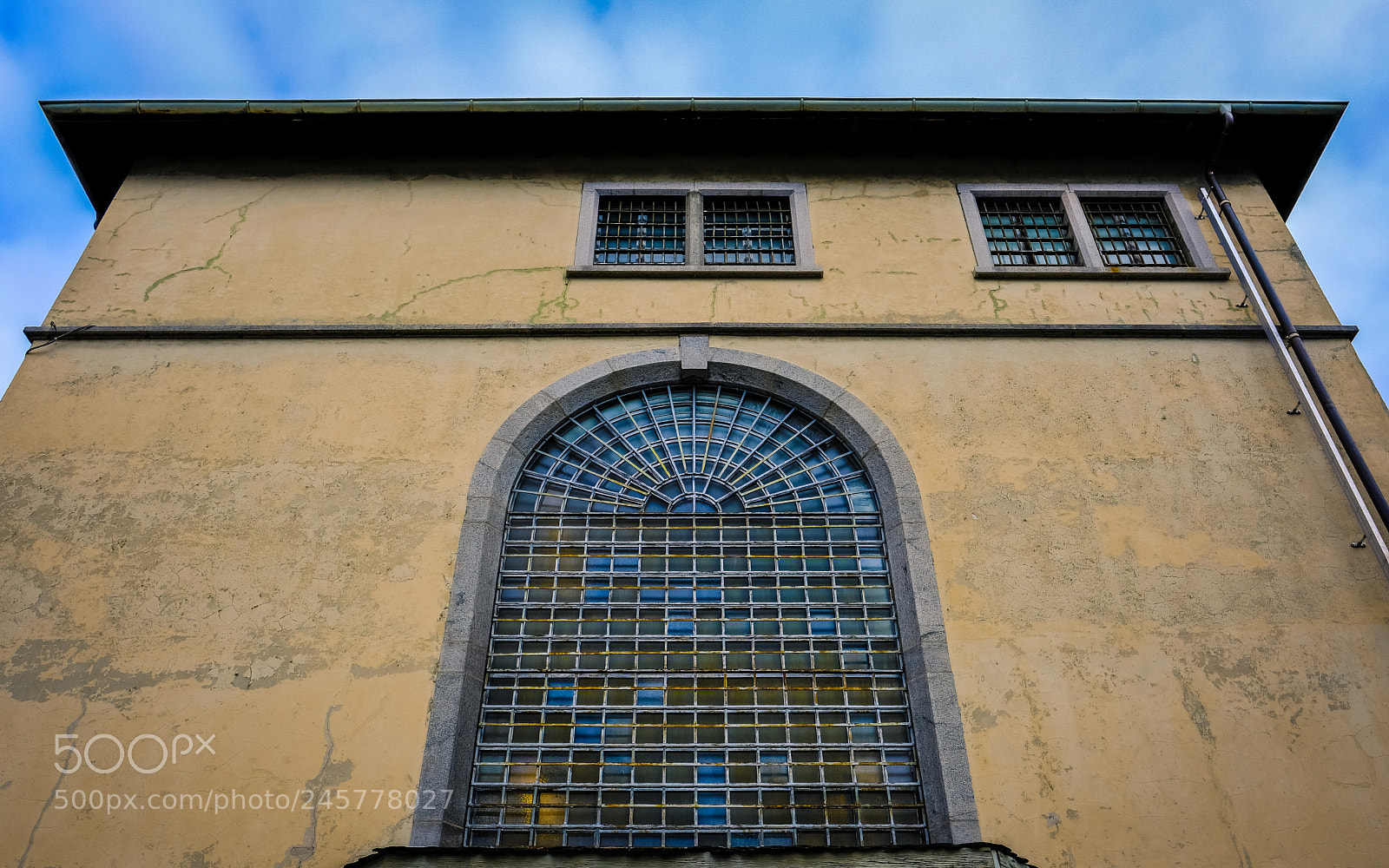 Fujifilm X-T20 sample photo. Blue and yellow photography