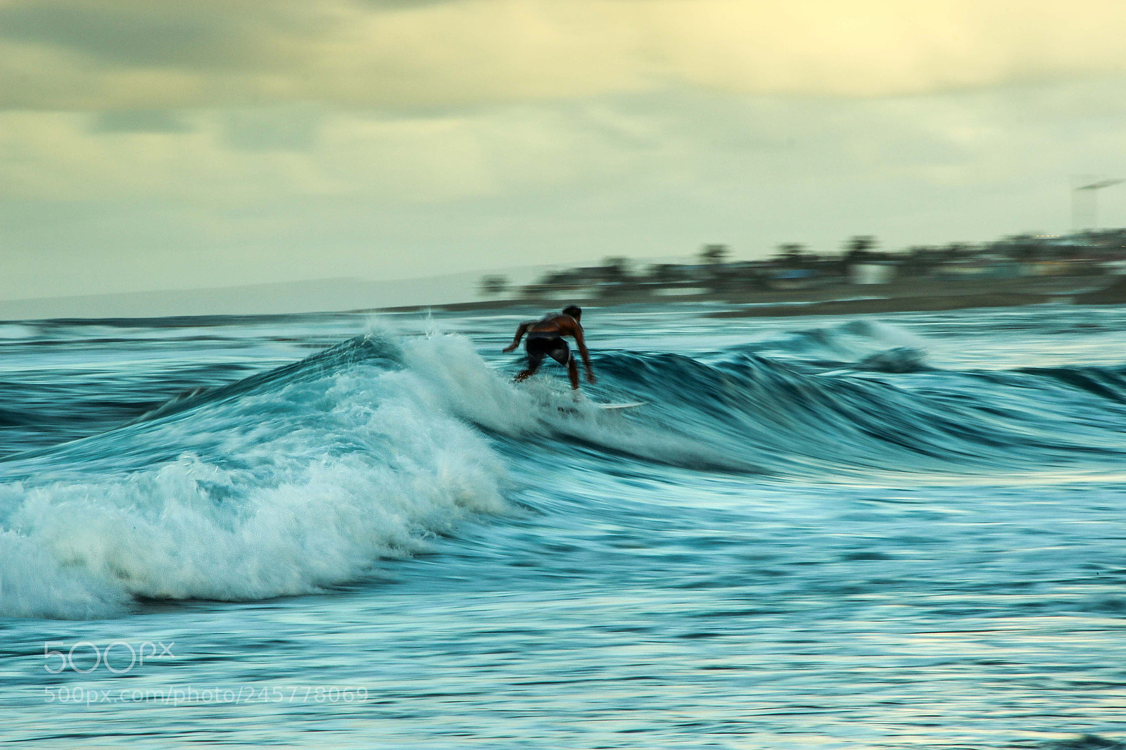Canon EOS 600D (Rebel EOS T3i / EOS Kiss X5) sample photo. Barrido de surf photography