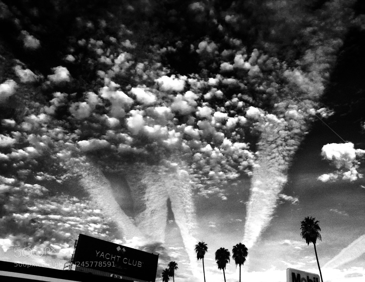 Apple iPhone 4 sample photo. Sky above la brea photography