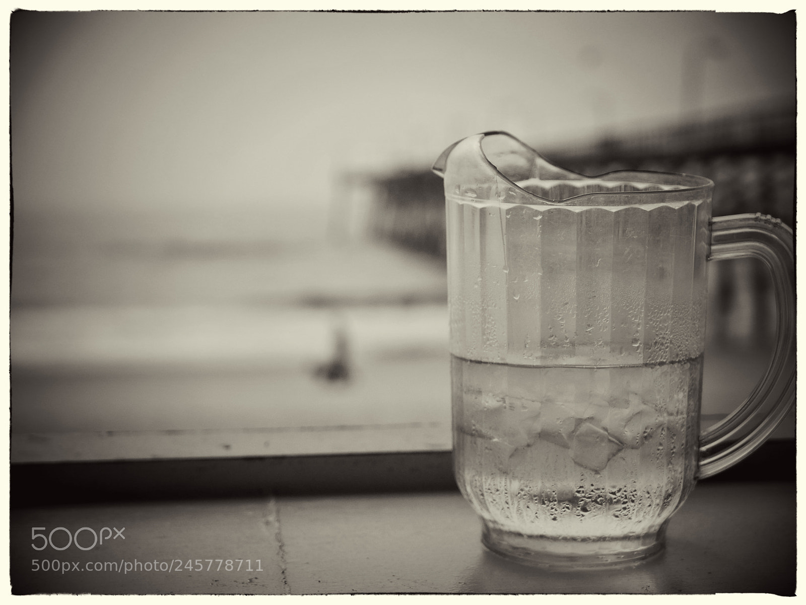 Leica D-Lux (Typ 109) sample photo. "water pitcher with ice" photography