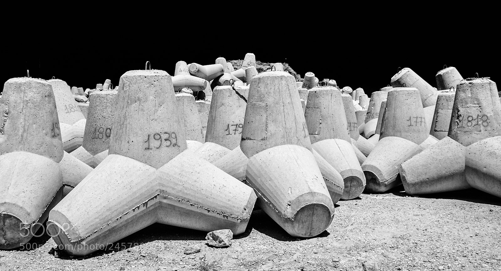 Canon EOS 40D sample photo. Concrete harbour defence blocks photography