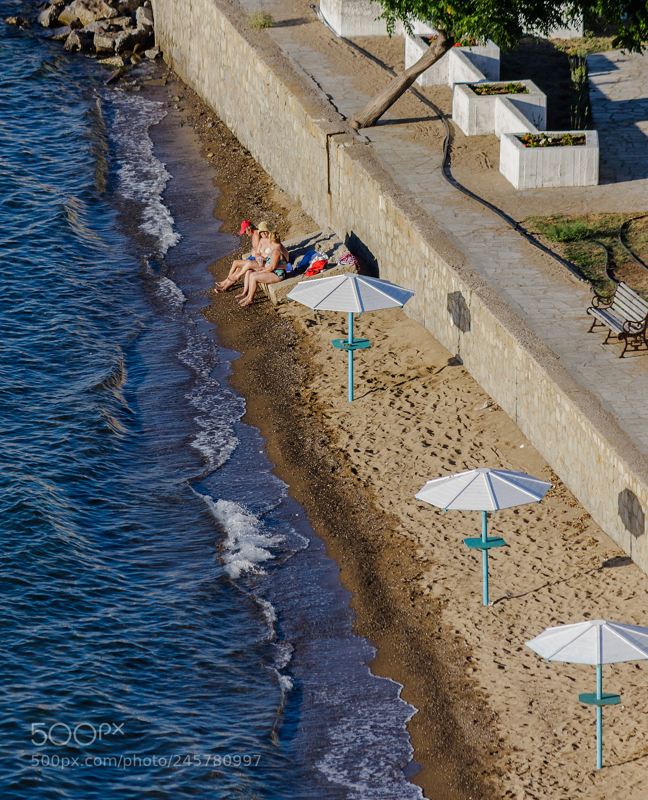 Canon EOS 40D sample photo. Last on the beach photography