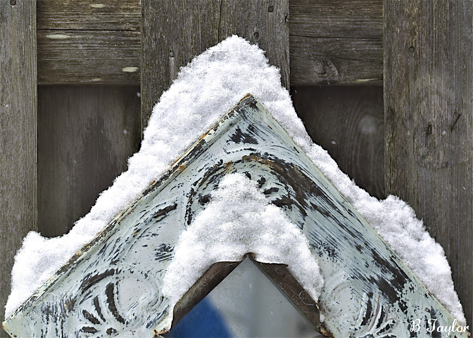 Sony SLT-A57 sample photo. Snow topped frame photography