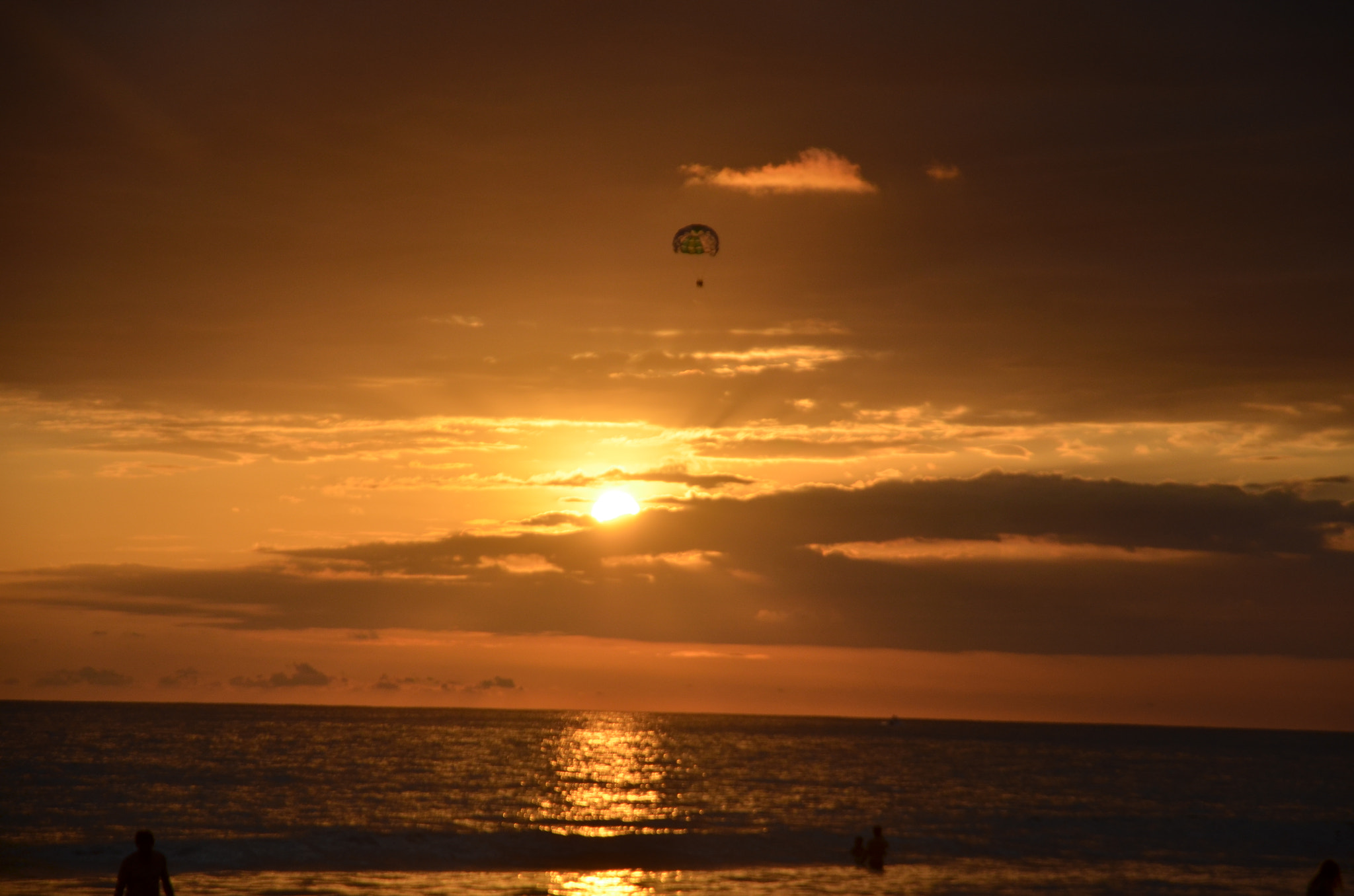 Nikon D5100 + Nikon AF-S DX Nikkor 16-85mm F3.5-5.6G ED VR sample photo. Sunset from beach with paraglide photography