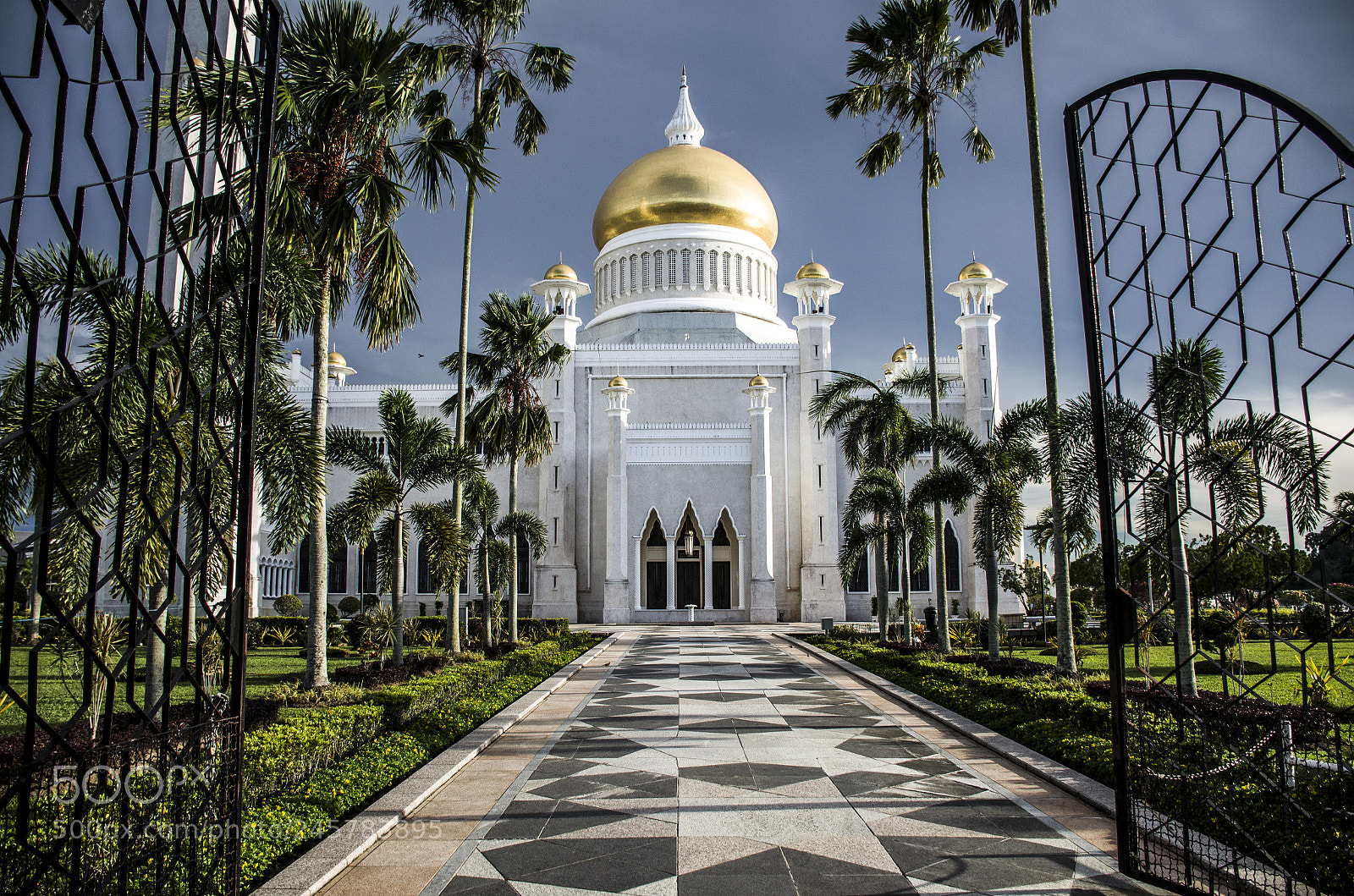 Nikon D5100 sample photo. Omar ali saiffudin mosque photography