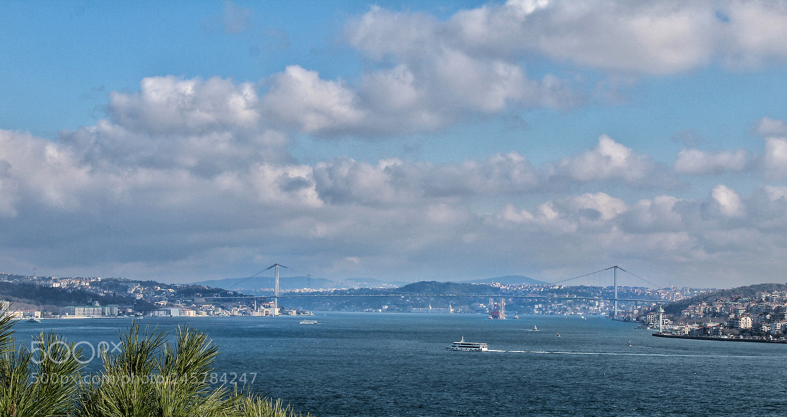 Canon EOS 1300D (EOS Rebel T6 / EOS Kiss X80) sample photo. Istanbul. bosphorus look photography