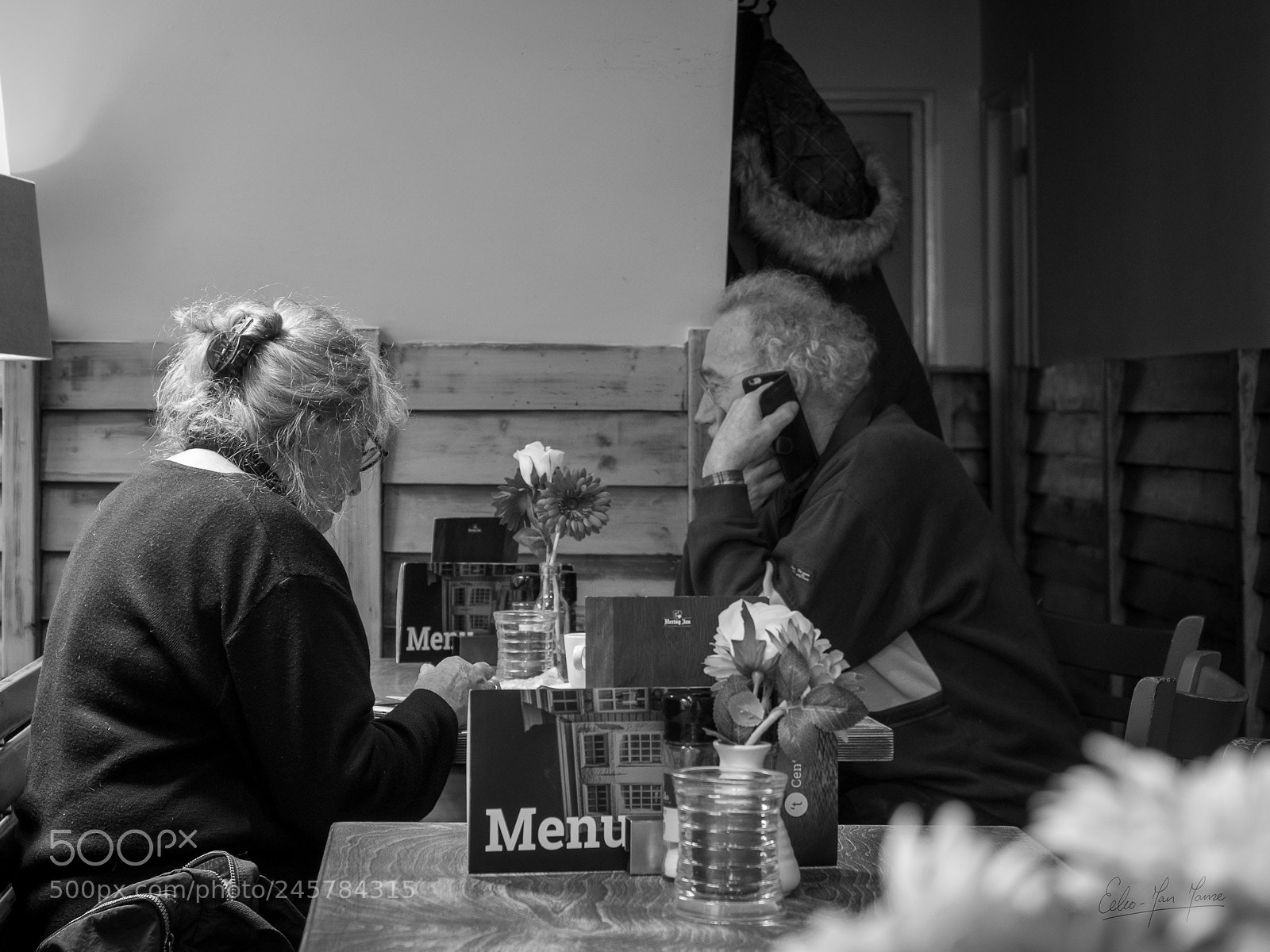 Olympus OM-D E-M1 Mark II sample photo. Having lunch "together" photography