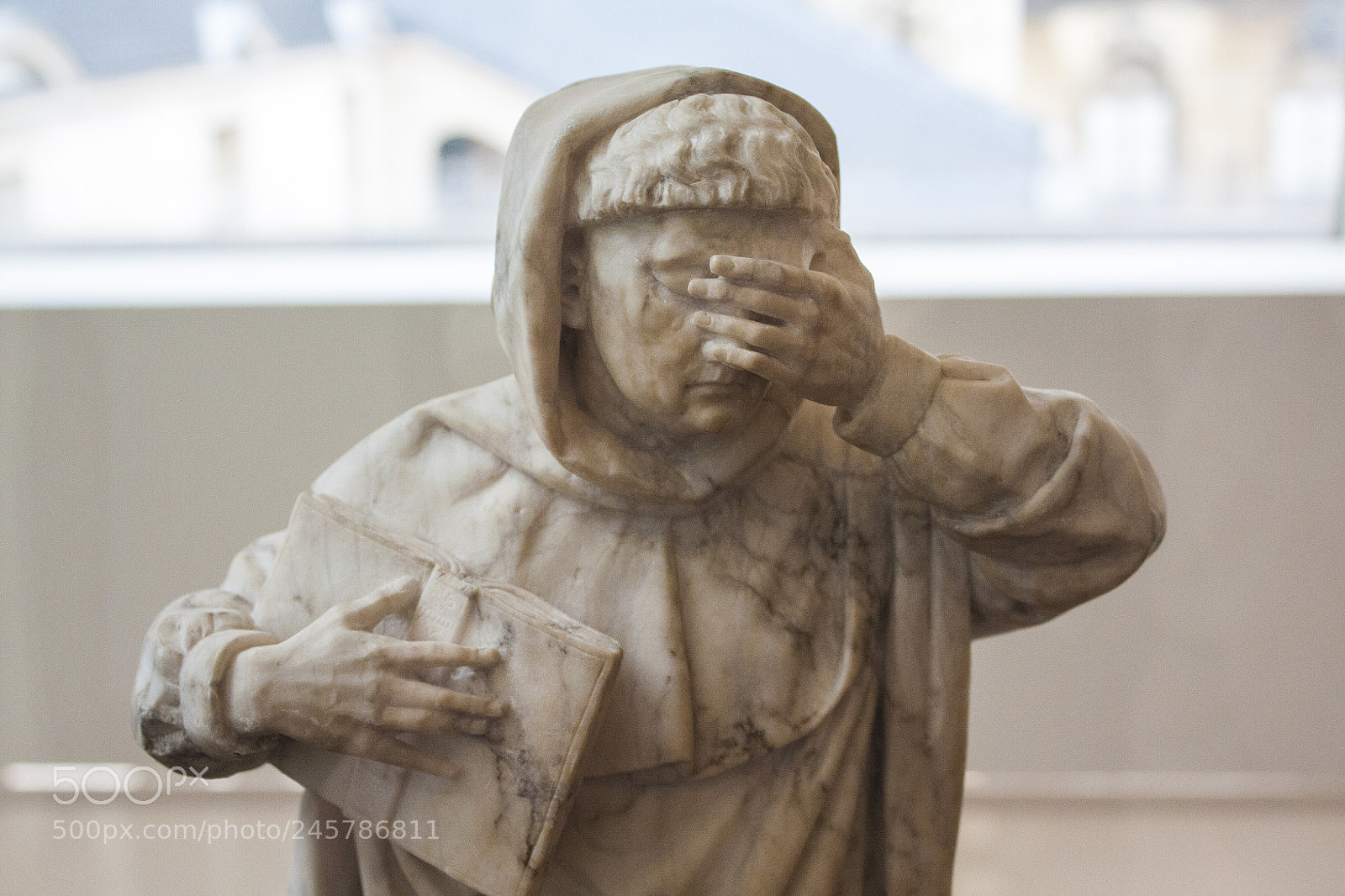 Canon EOS 450D (EOS Rebel XSi / EOS Kiss X2) sample photo. Statuette in a museum photography