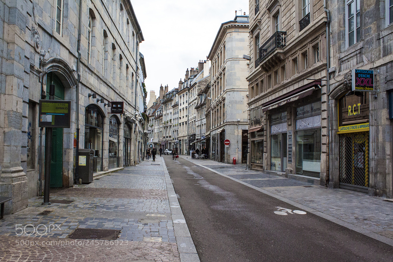 Canon EOS 450D (EOS Rebel XSi / EOS Kiss X2) sample photo. Streets of dijon, france photography