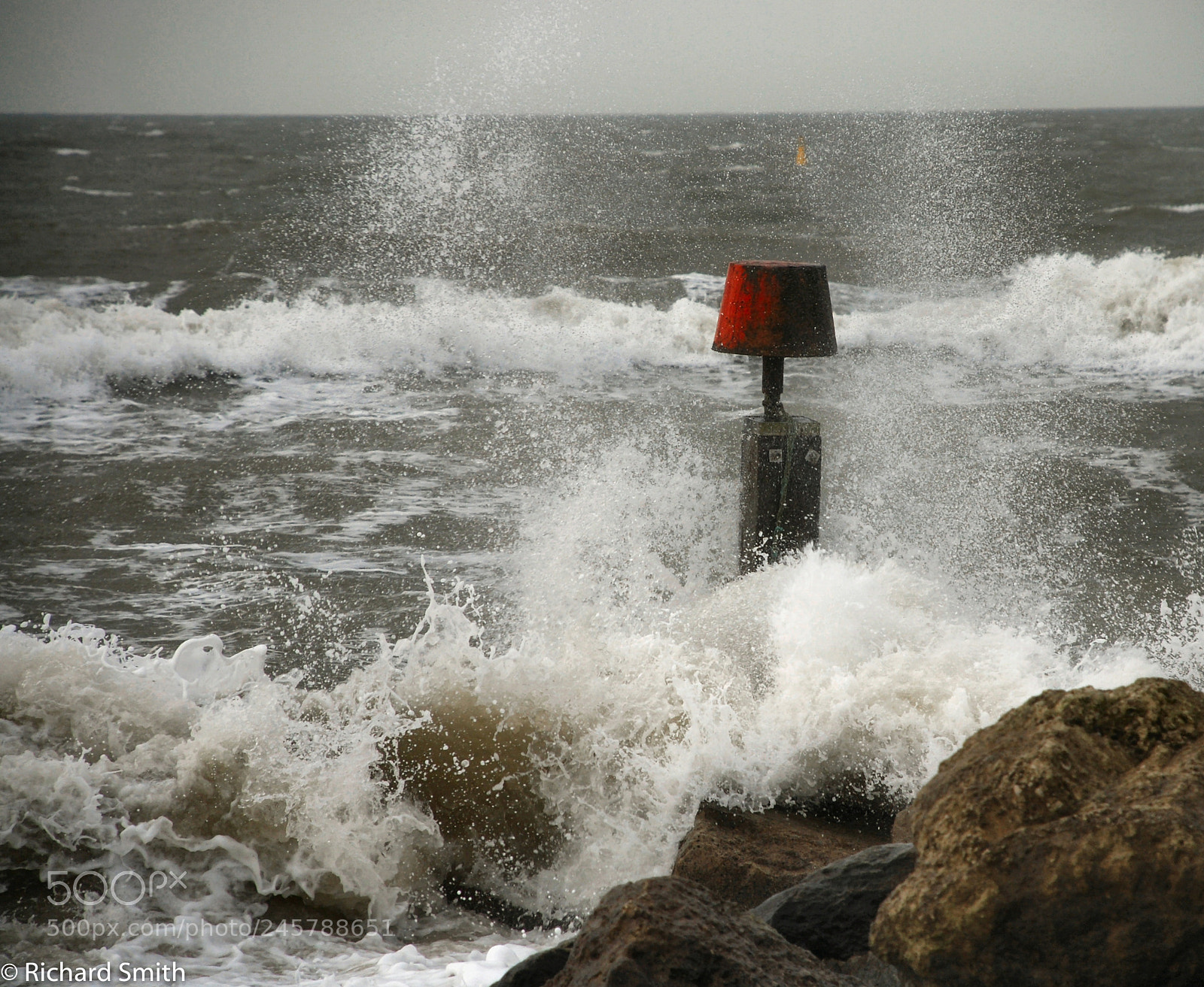 Nikon D80 sample photo. Spray photography