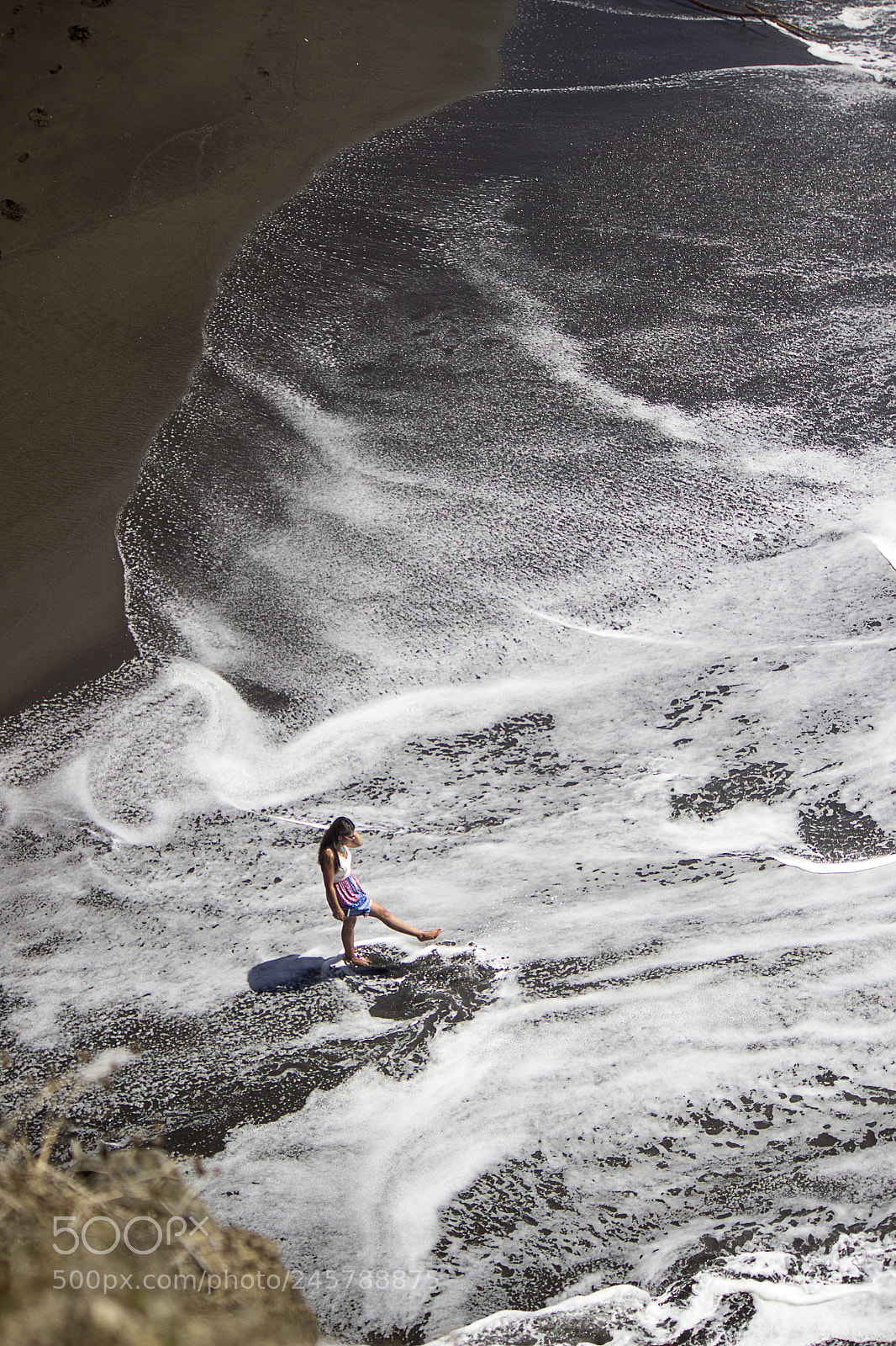 Canon EOS 600D (Rebel EOS T3i / EOS Kiss X5) sample photo. "andrea and the sea" photography
