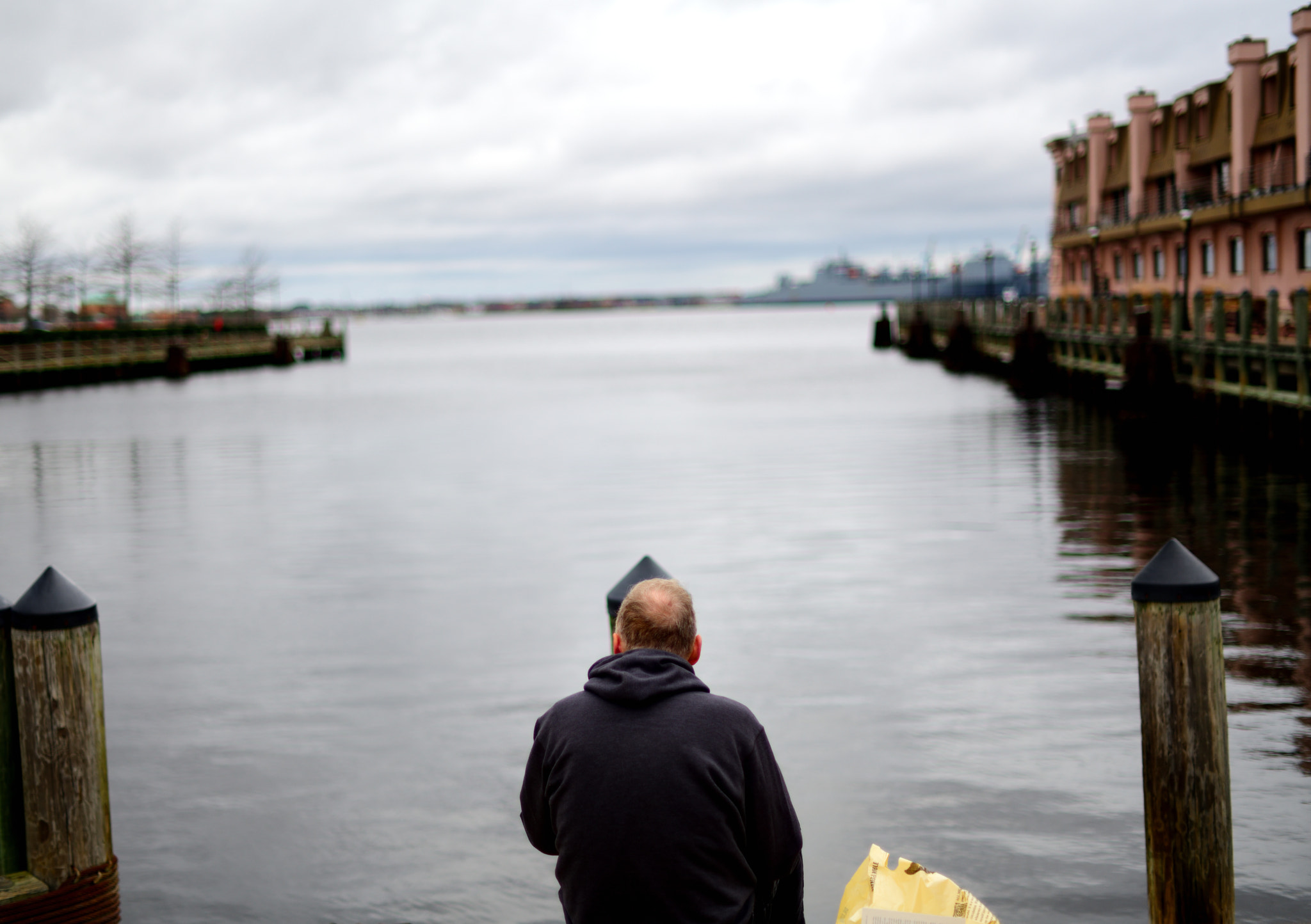 Nikon D850 + Nikon AF-S Nikkor 50mm F1.4G sample photo. A man at the harbor photography