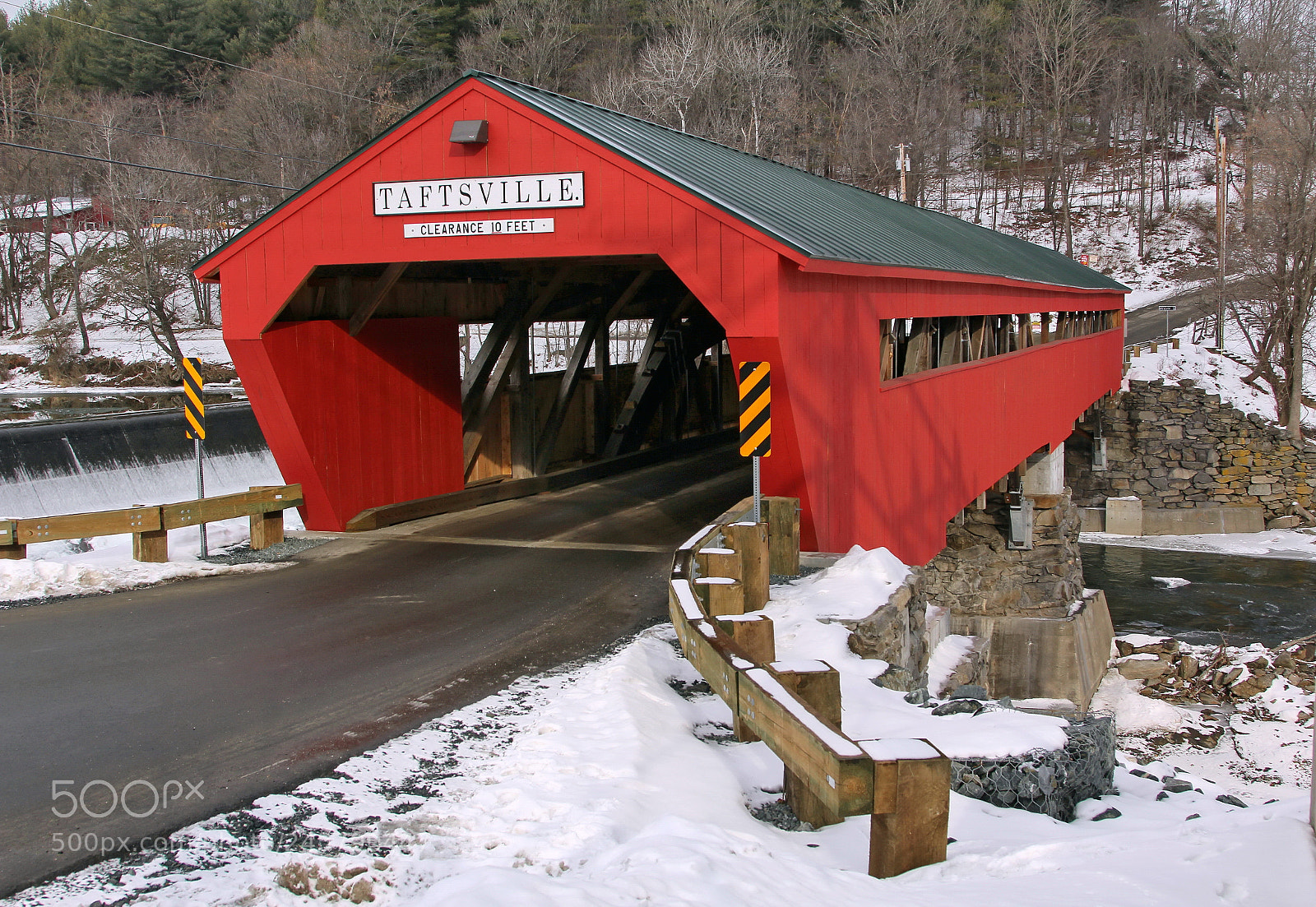 Canon EOS 60D + Canon EF 24-105mm F4L IS USM sample photo. Taftsville covered bridge over photography