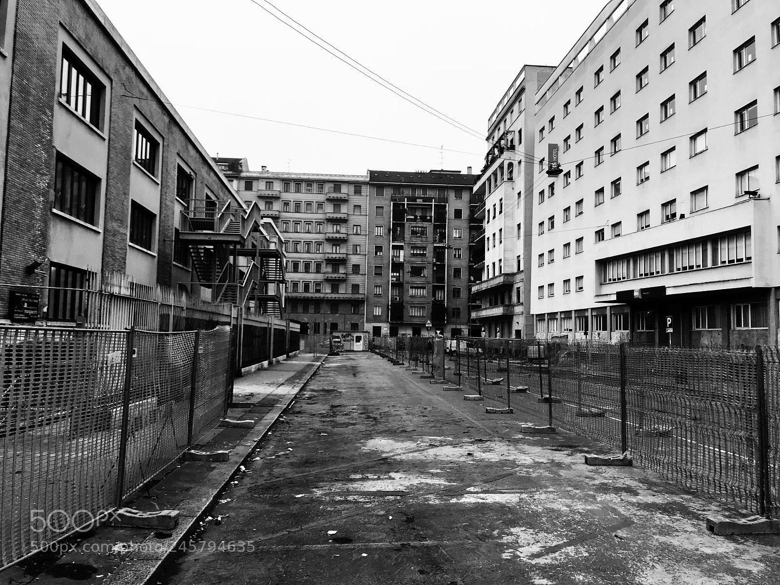 Apple iPhone 7 sample photo. Milan photography