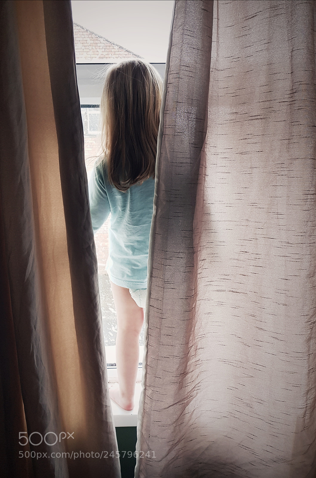 Samsung Galaxy S8 sample photo. Window girl photography