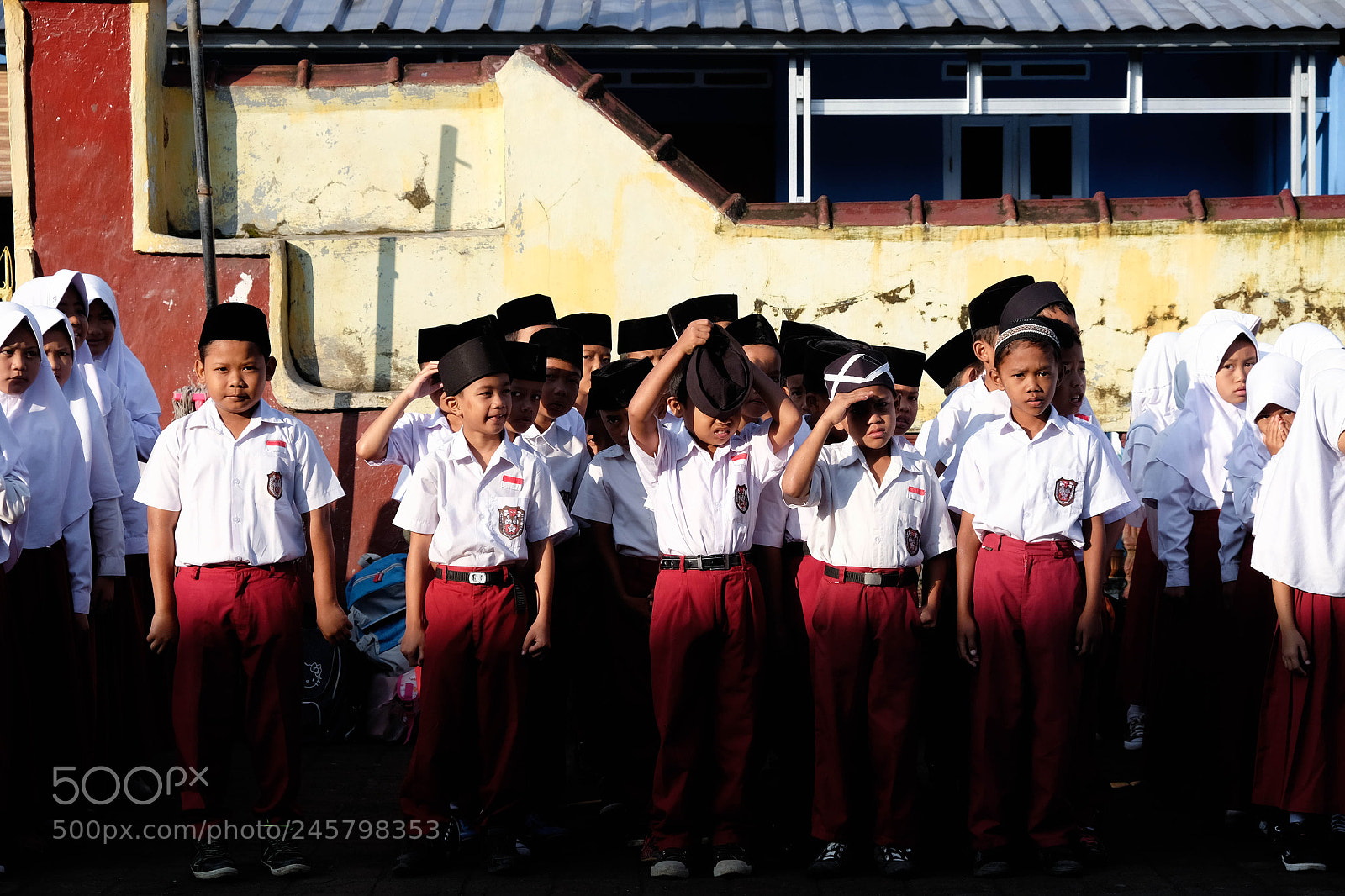 Fujifilm X-T10 sample photo. Child with hat photography