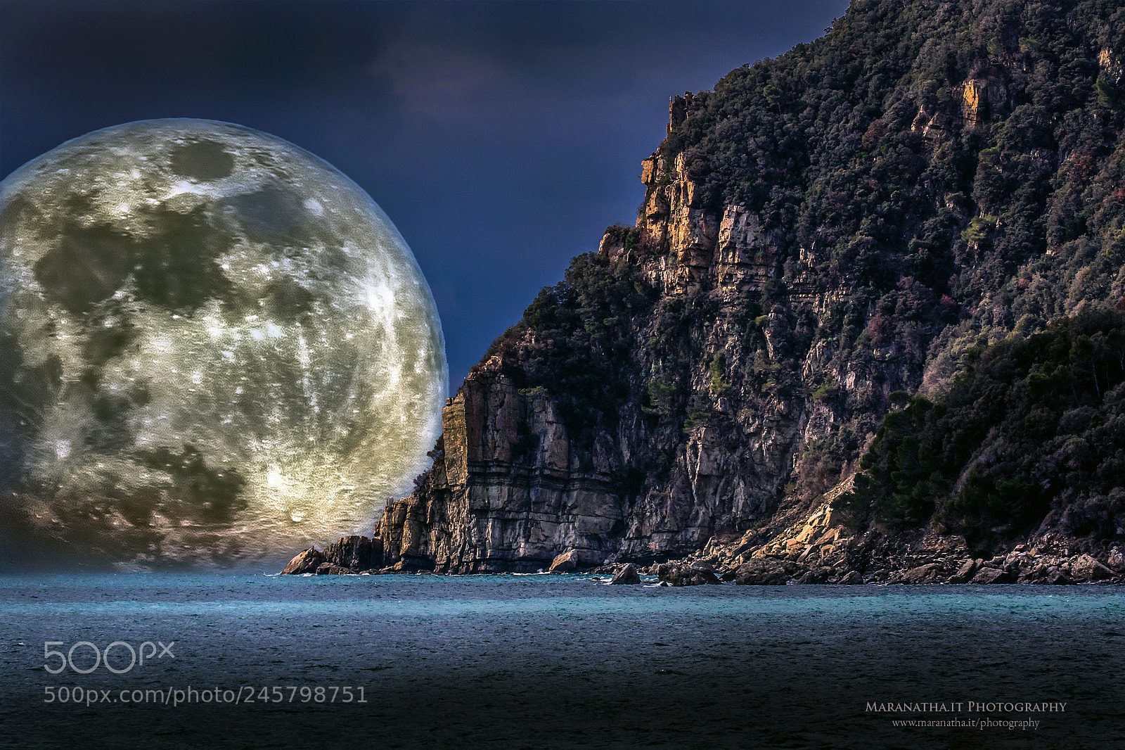 Canon EOS 7D Mark II sample photo. Moon setting over punta photography