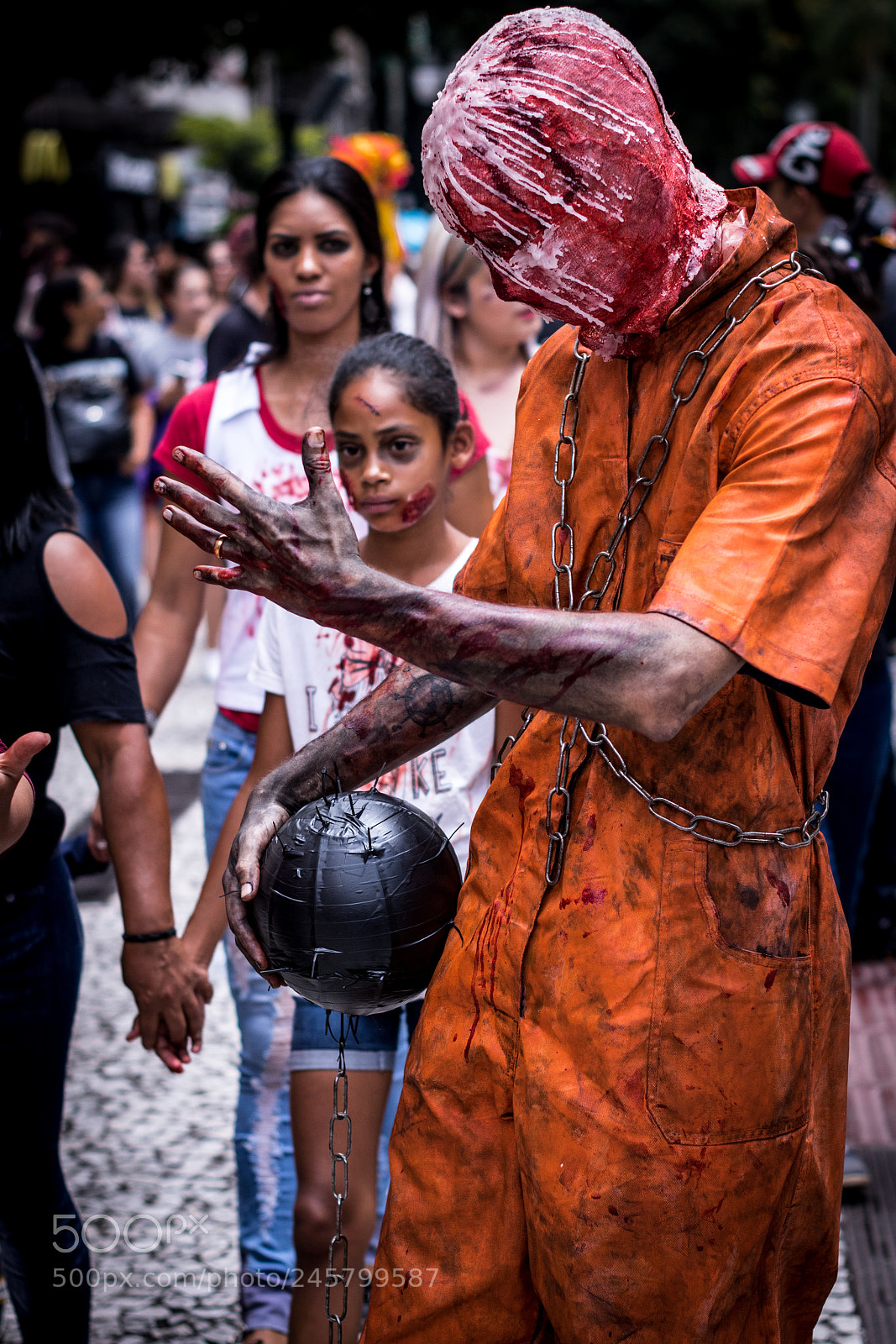 Canon EOS 750D (EOS Rebel T6i / EOS Kiss X8i) sample photo. Zombie walk - carnival photography