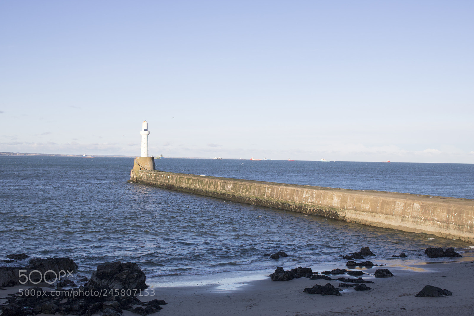 Canon EOS 750D (EOS Rebel T6i / EOS Kiss X8i) sample photo. Aberdeen lighthouse in front photography