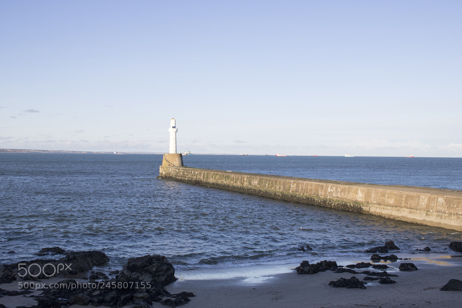 Canon EOS 750D (EOS Rebel T6i / EOS Kiss X8i) sample photo. Aberdeen lighthouse in front photography