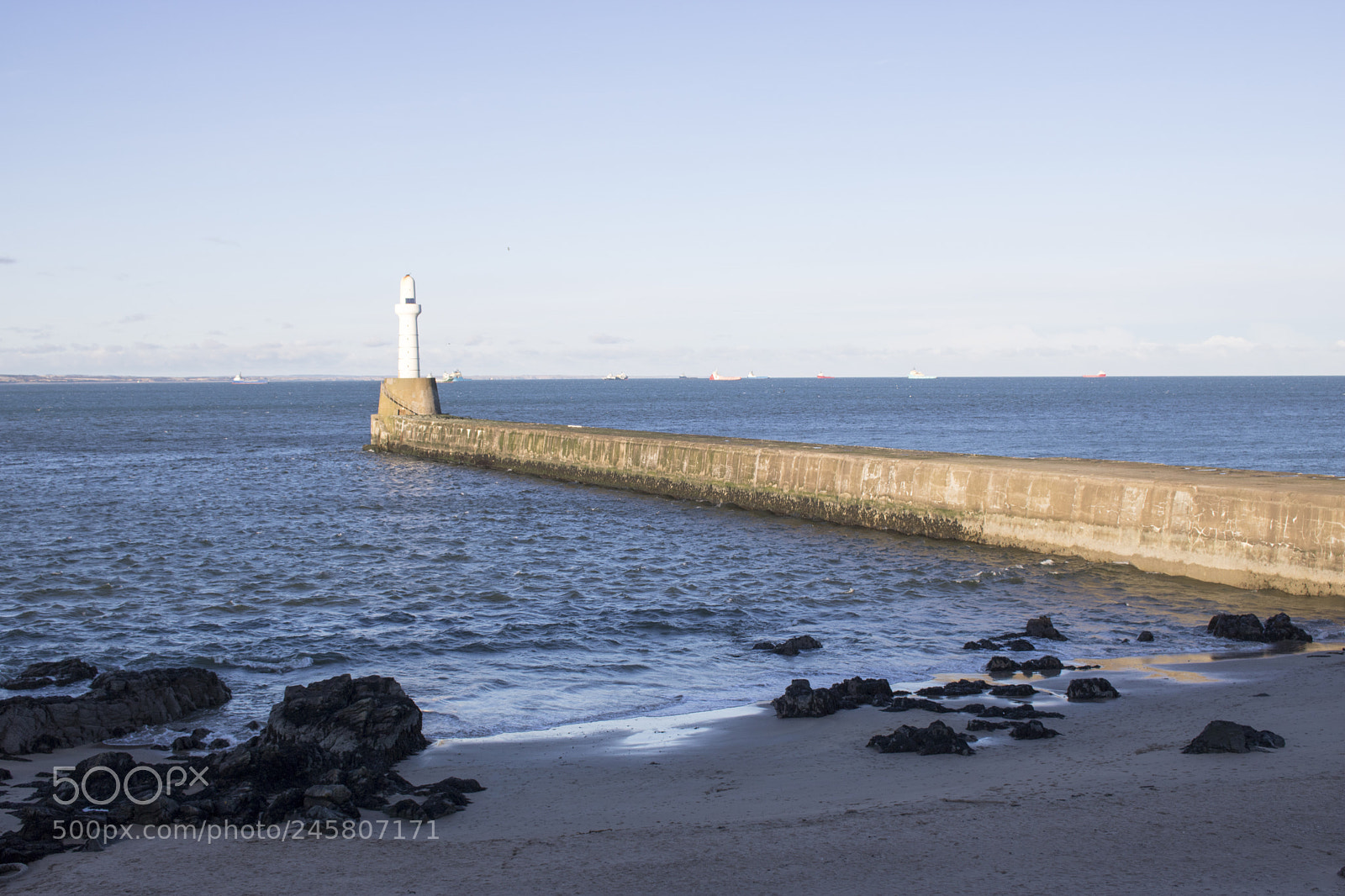 Canon EOS 750D (EOS Rebel T6i / EOS Kiss X8i) sample photo. Aberdeen lighthouse in front photography