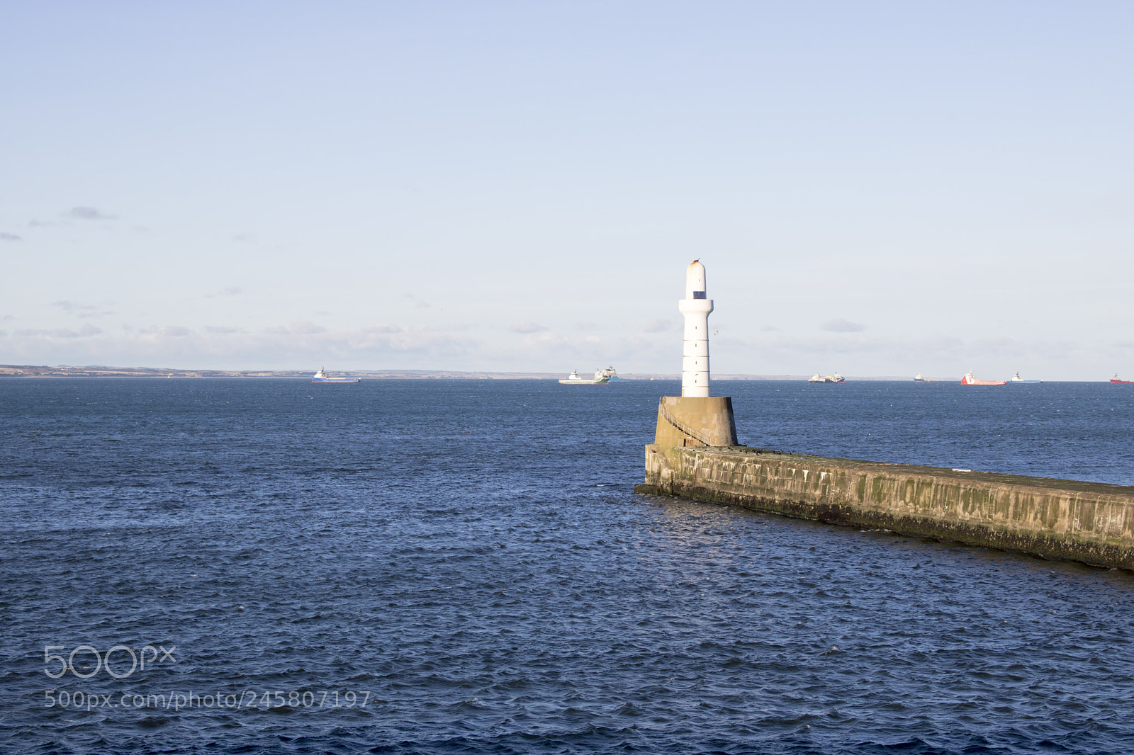 Canon EOS 750D (EOS Rebel T6i / EOS Kiss X8i) sample photo. Aberdeen lighthouse in front photography