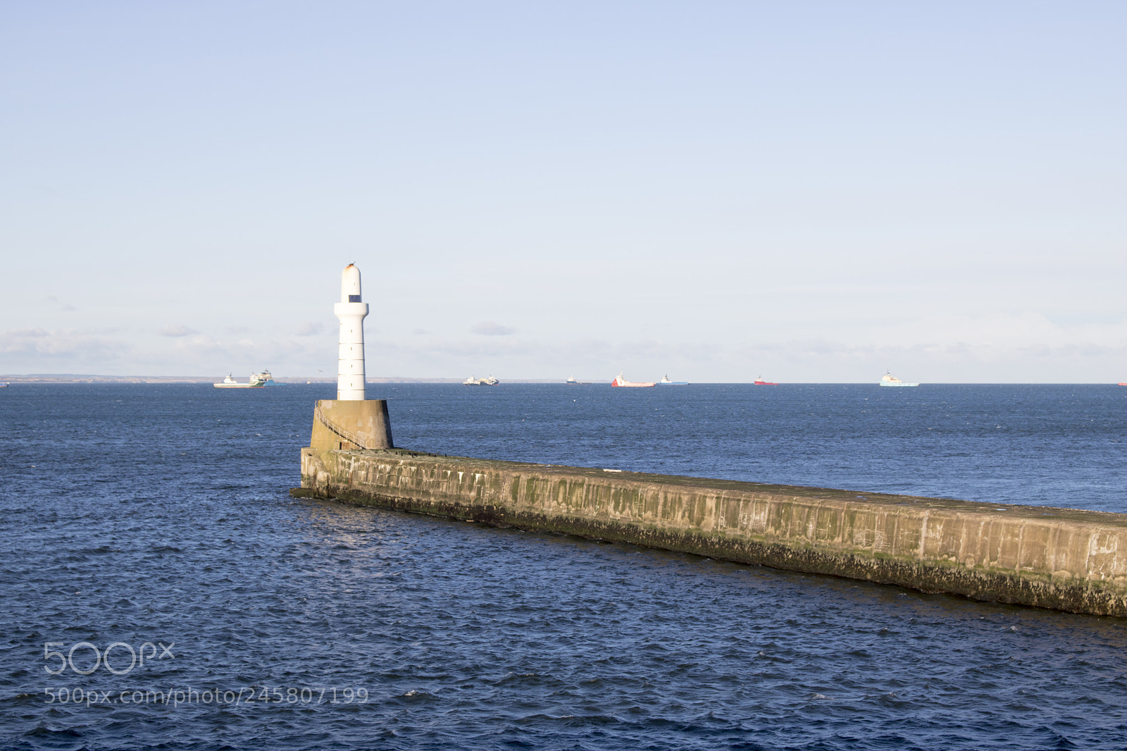 Canon EOS 750D (EOS Rebel T6i / EOS Kiss X8i) sample photo. Aberdeen lighthouse in front photography