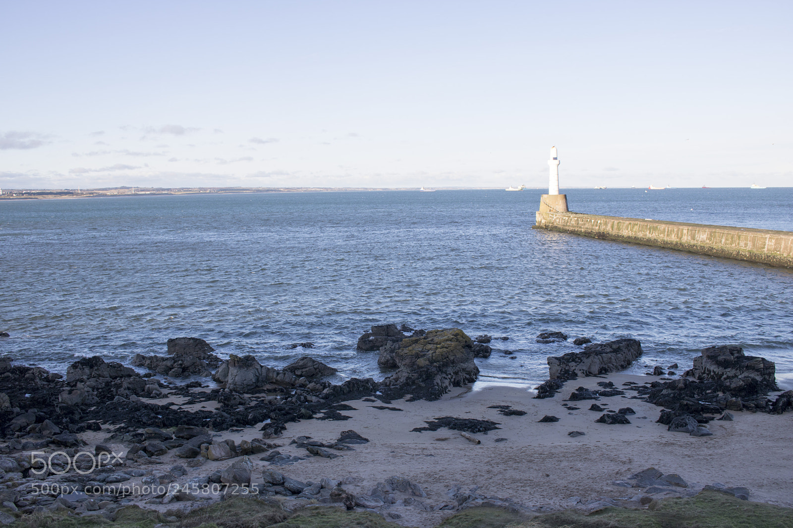 Canon EOS 750D (EOS Rebel T6i / EOS Kiss X8i) sample photo. Aberdeen lighthouse in front photography