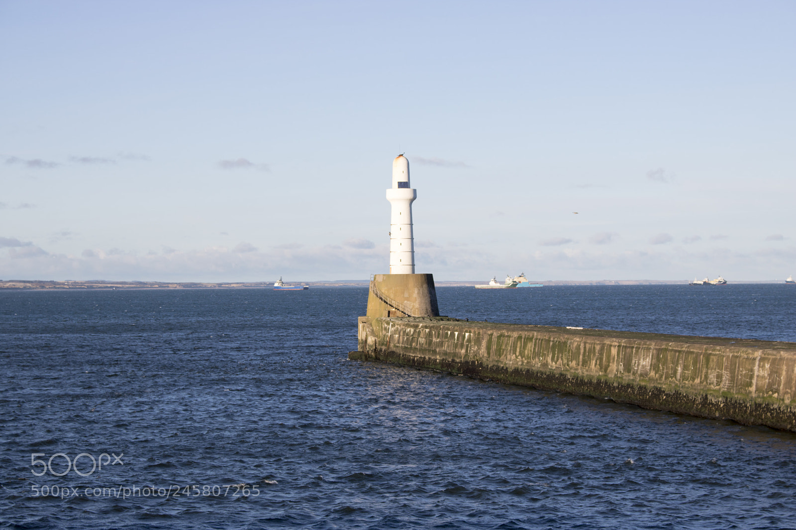 Canon EOS 750D (EOS Rebel T6i / EOS Kiss X8i) sample photo. Aberdeen lighthouse in front photography