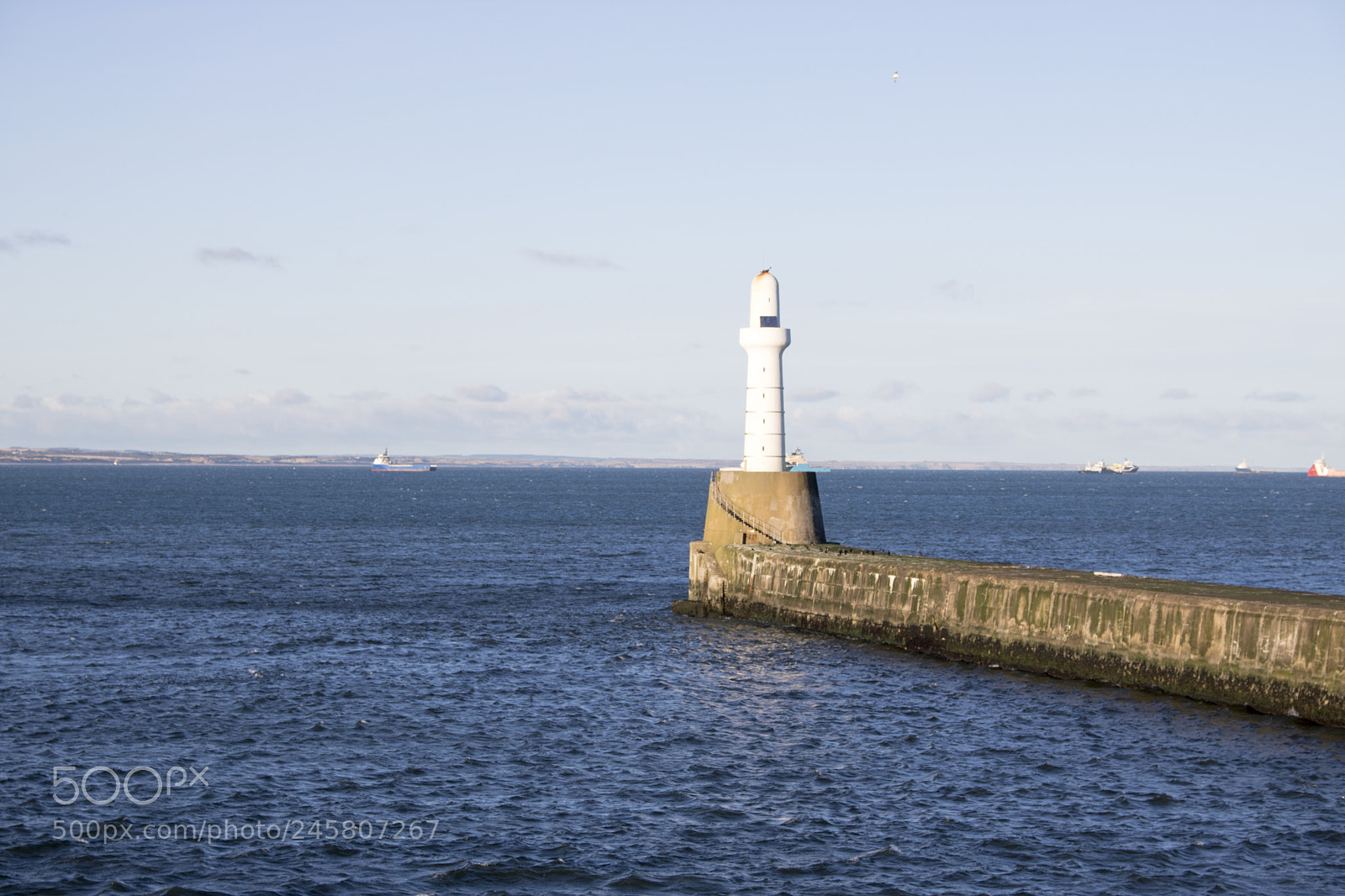 Canon EOS 750D (EOS Rebel T6i / EOS Kiss X8i) sample photo. Aberdeen lighthouse in front photography