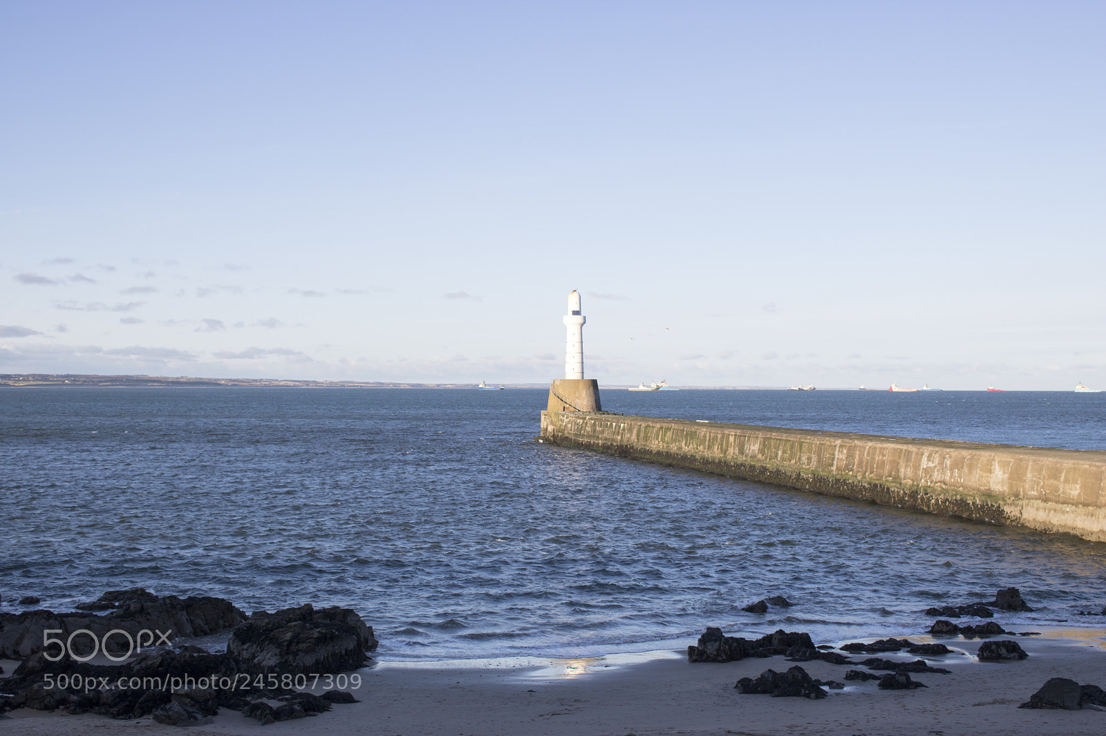 Canon EOS 750D (EOS Rebel T6i / EOS Kiss X8i) sample photo. Aberdeen lighthouse in front photography