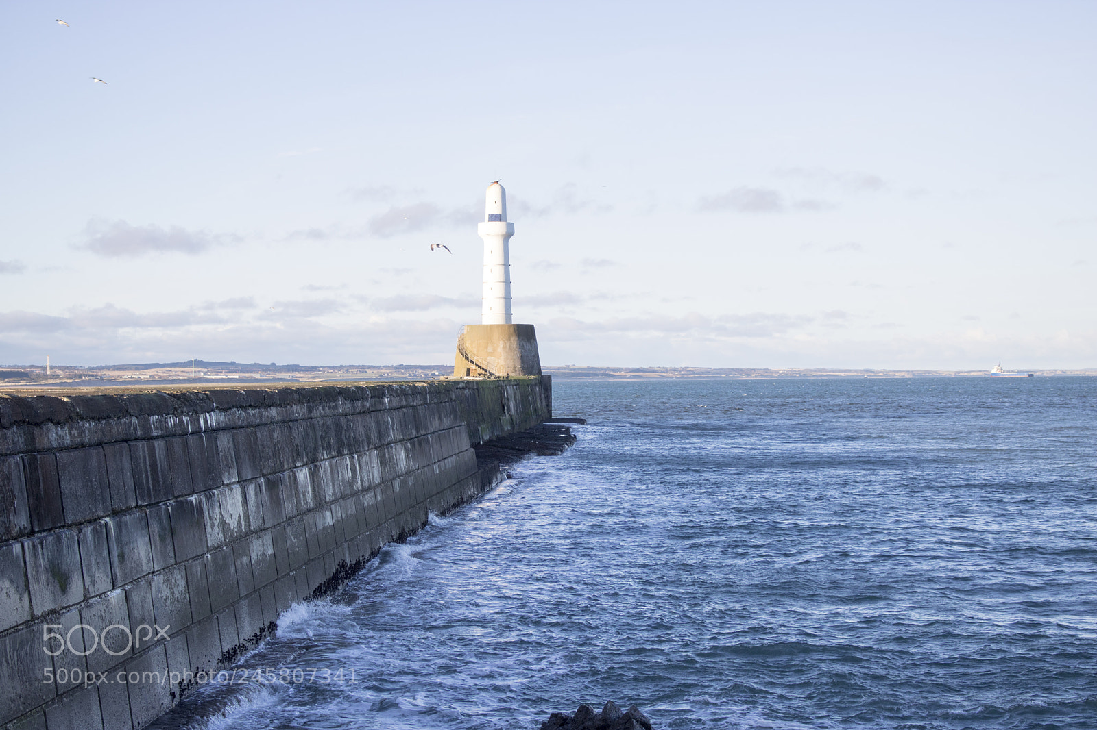 Canon EOS 750D (EOS Rebel T6i / EOS Kiss X8i) sample photo. Aberdeen lighthouse in front photography