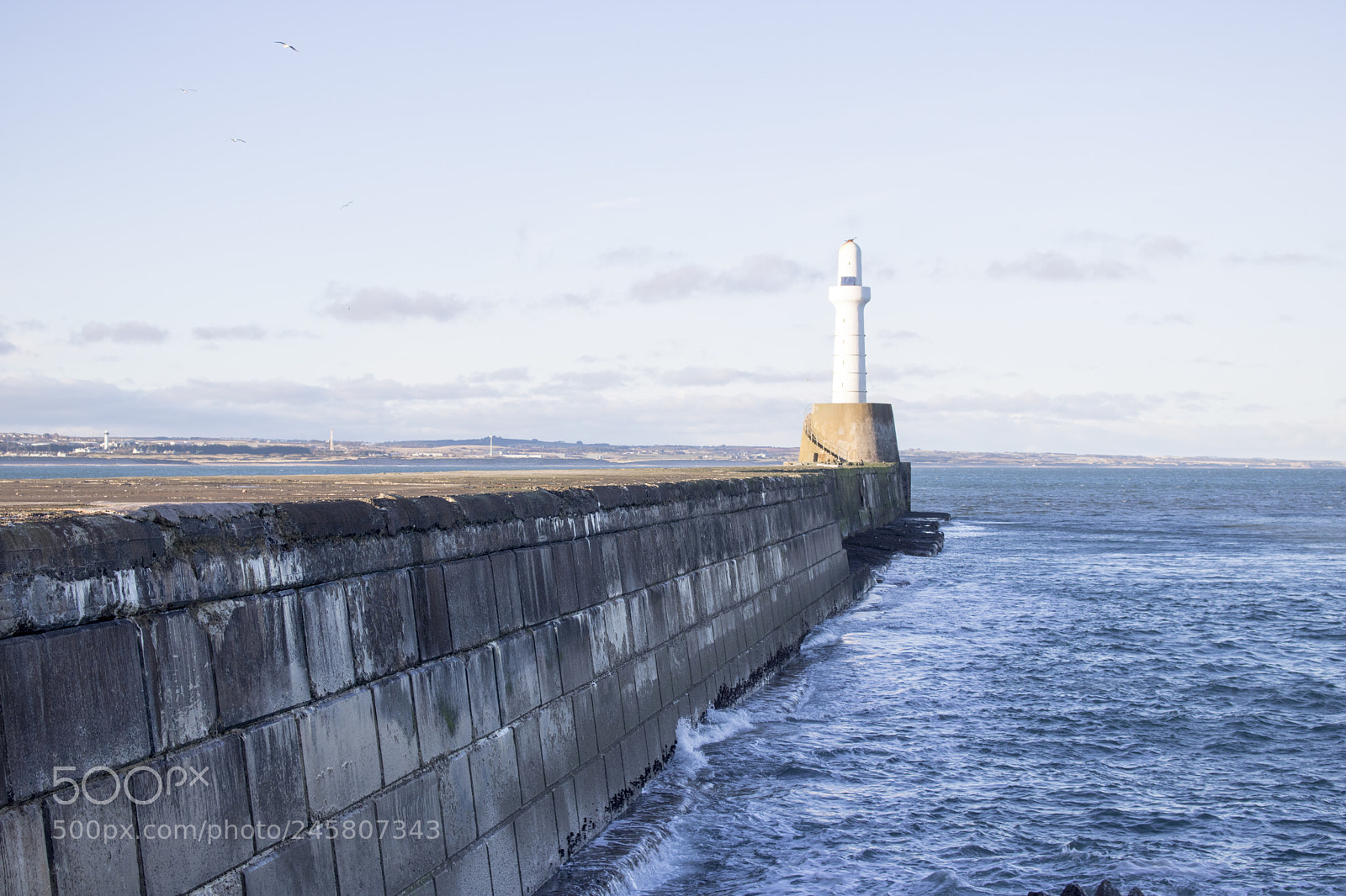 Canon EOS 750D (EOS Rebel T6i / EOS Kiss X8i) sample photo. Aberdeen lighthouse in front photography