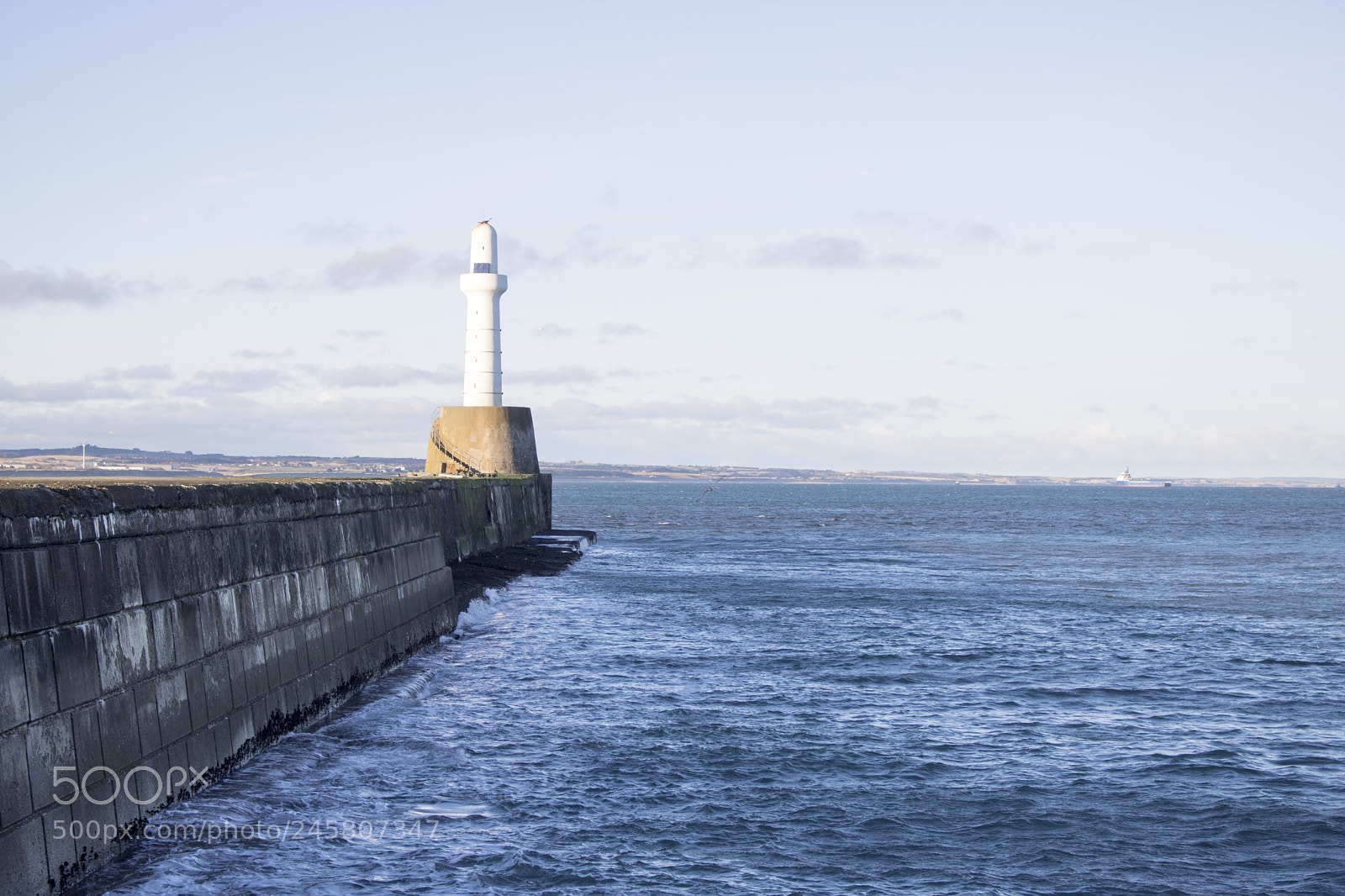 Canon EOS 750D (EOS Rebel T6i / EOS Kiss X8i) sample photo. Aberdeen lighthouse in front photography