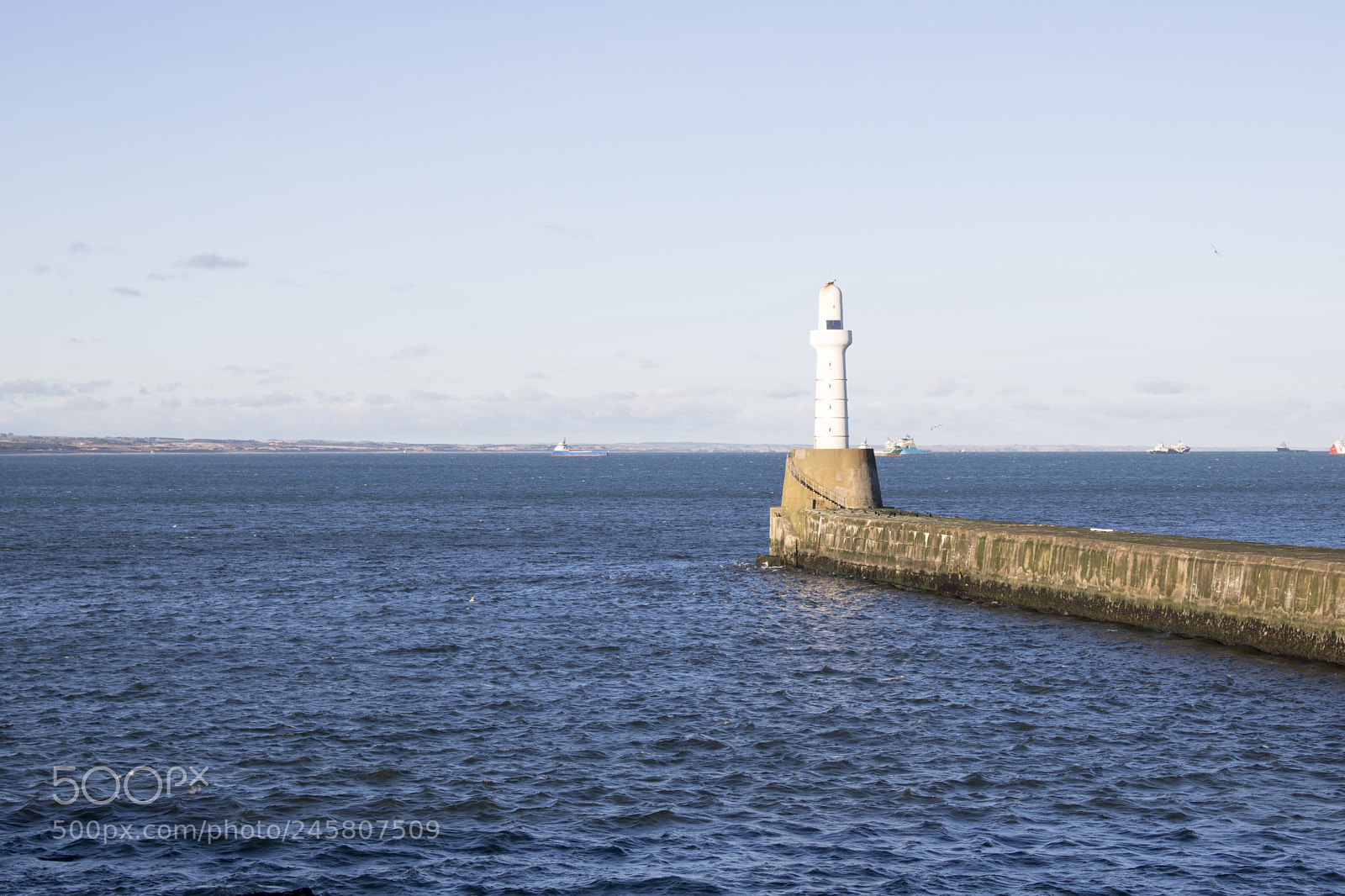 Canon EOS 750D (EOS Rebel T6i / EOS Kiss X8i) sample photo. Aberdeen lighthouse in front photography