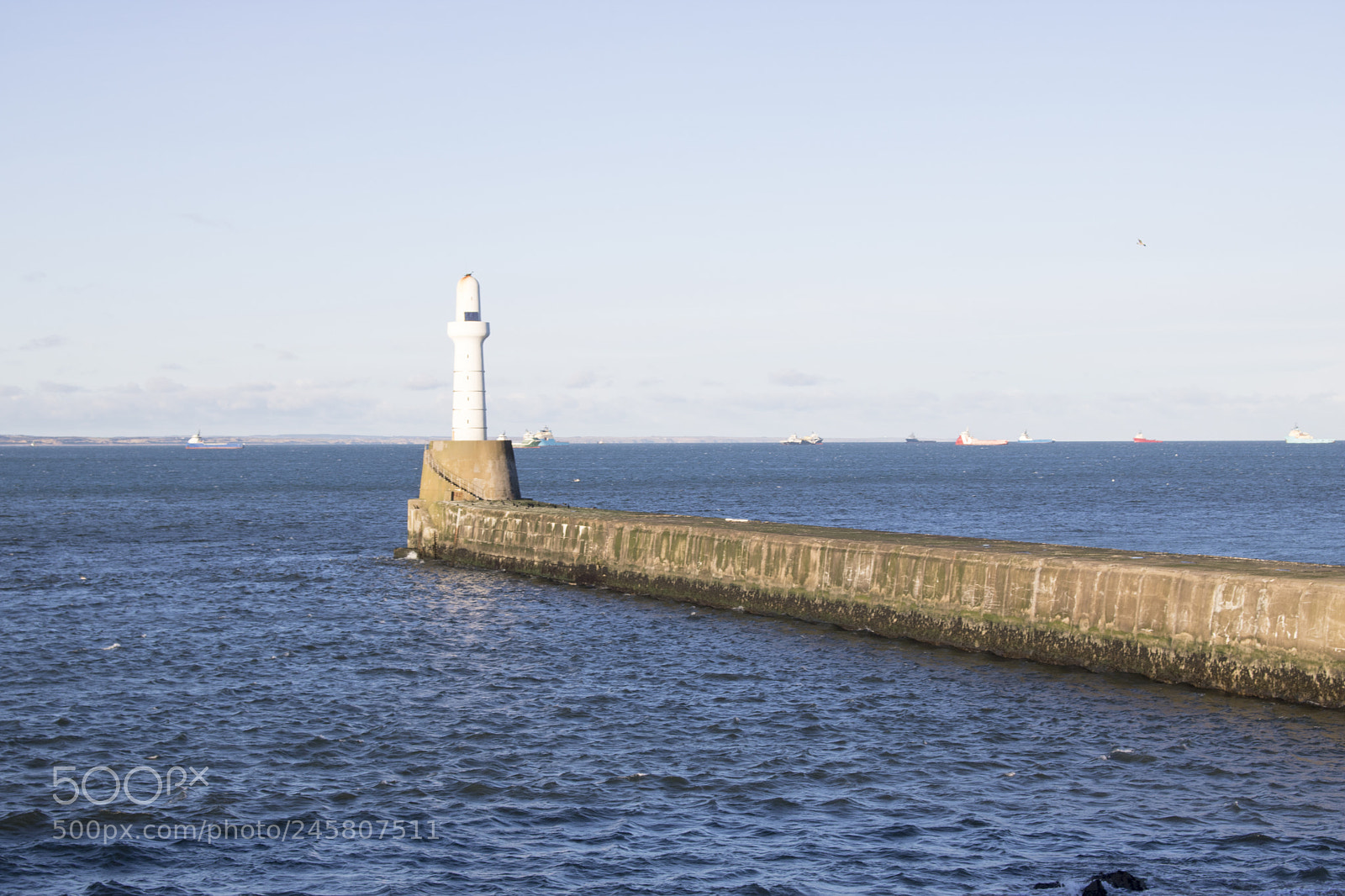 Canon EOS 750D (EOS Rebel T6i / EOS Kiss X8i) sample photo. Aberdeen lighthouse in front photography