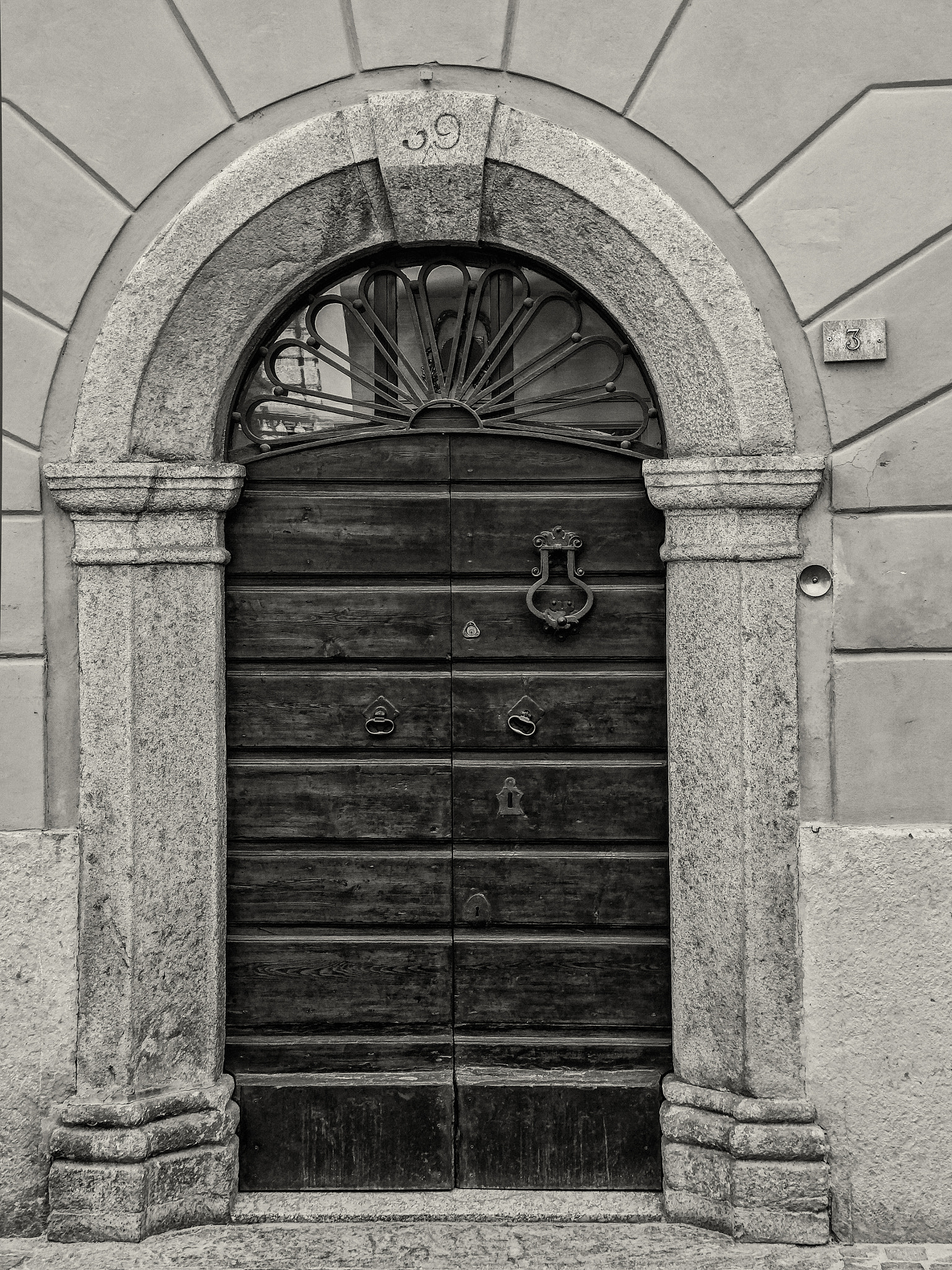 Sony Cyber-shot DSC-HX30V sample photo. Three locks photography