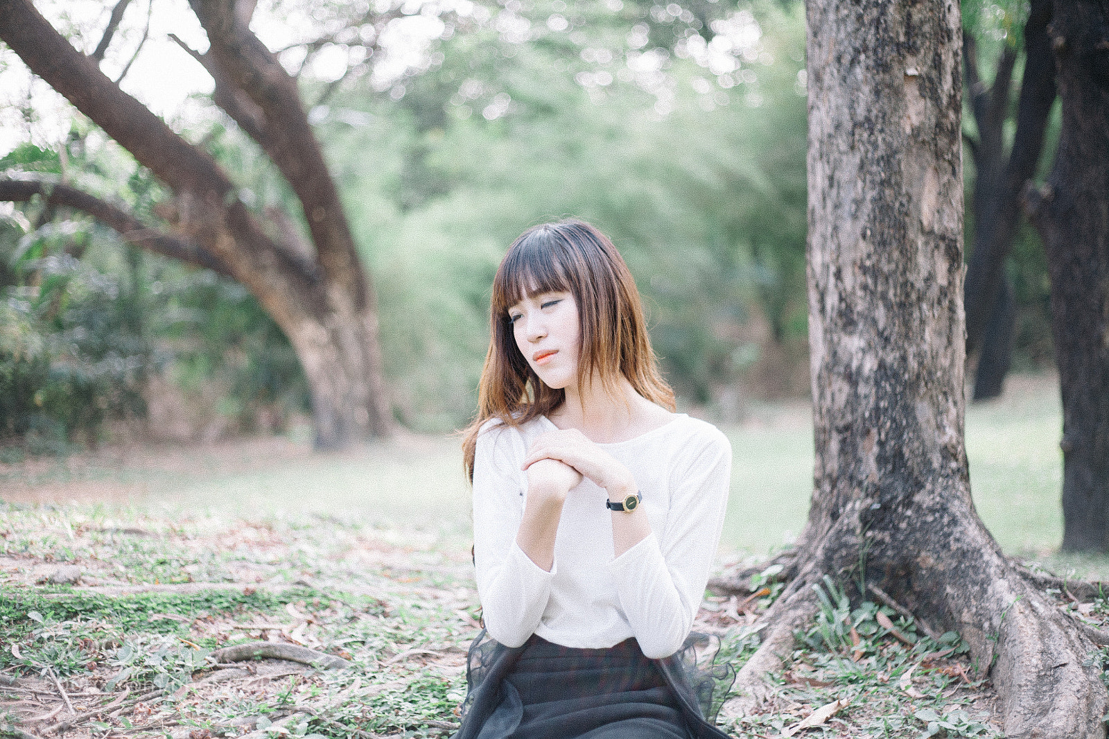 Canon EOS 5D sample photo. Cute asian girl sitting photography
