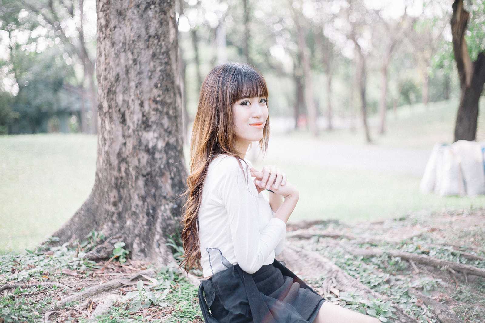 Canon EOS 5D sample photo. Cute asian girl sitting photography