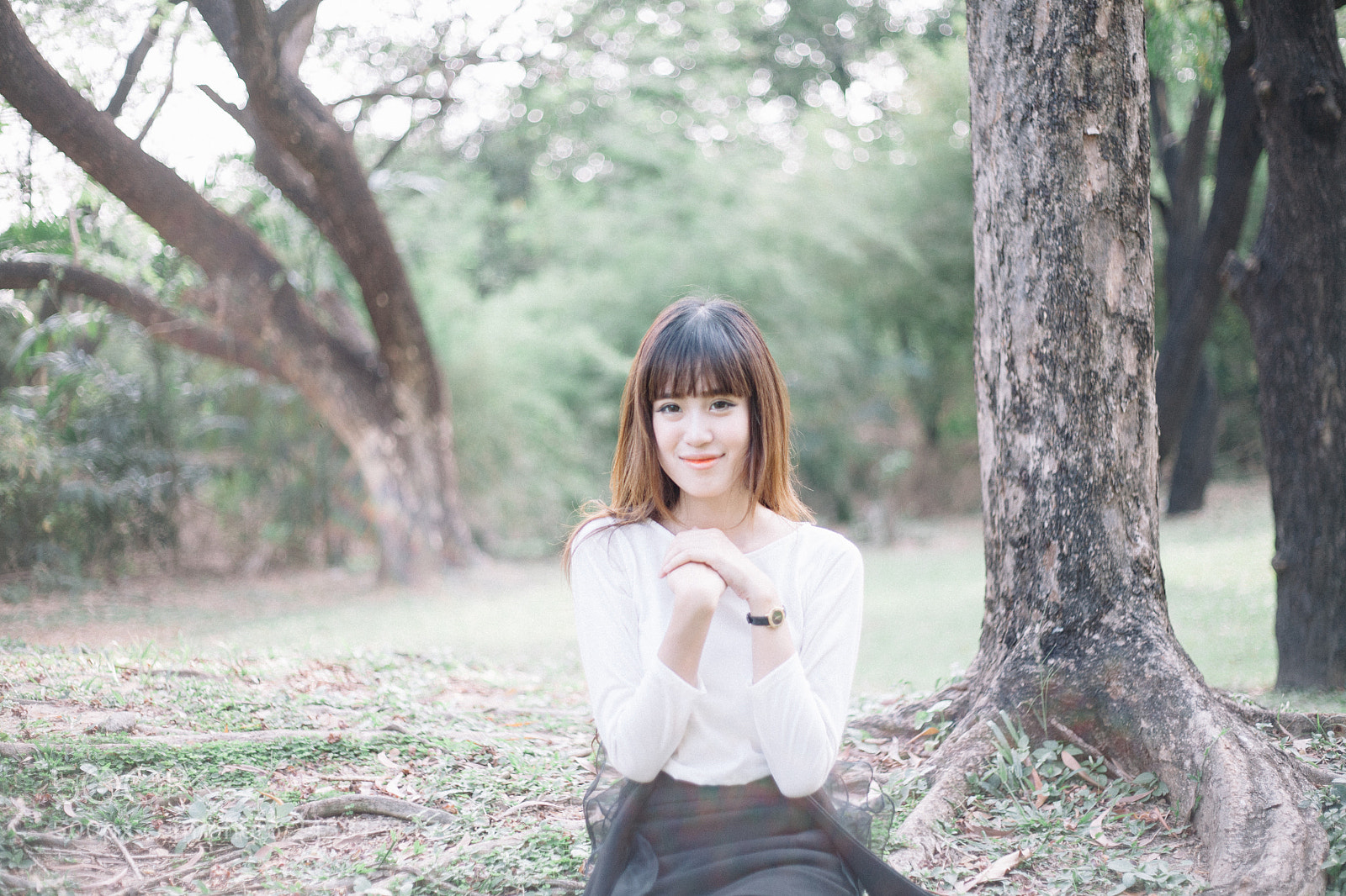 Canon EOS 5D sample photo. Cute asian girl sitting photography