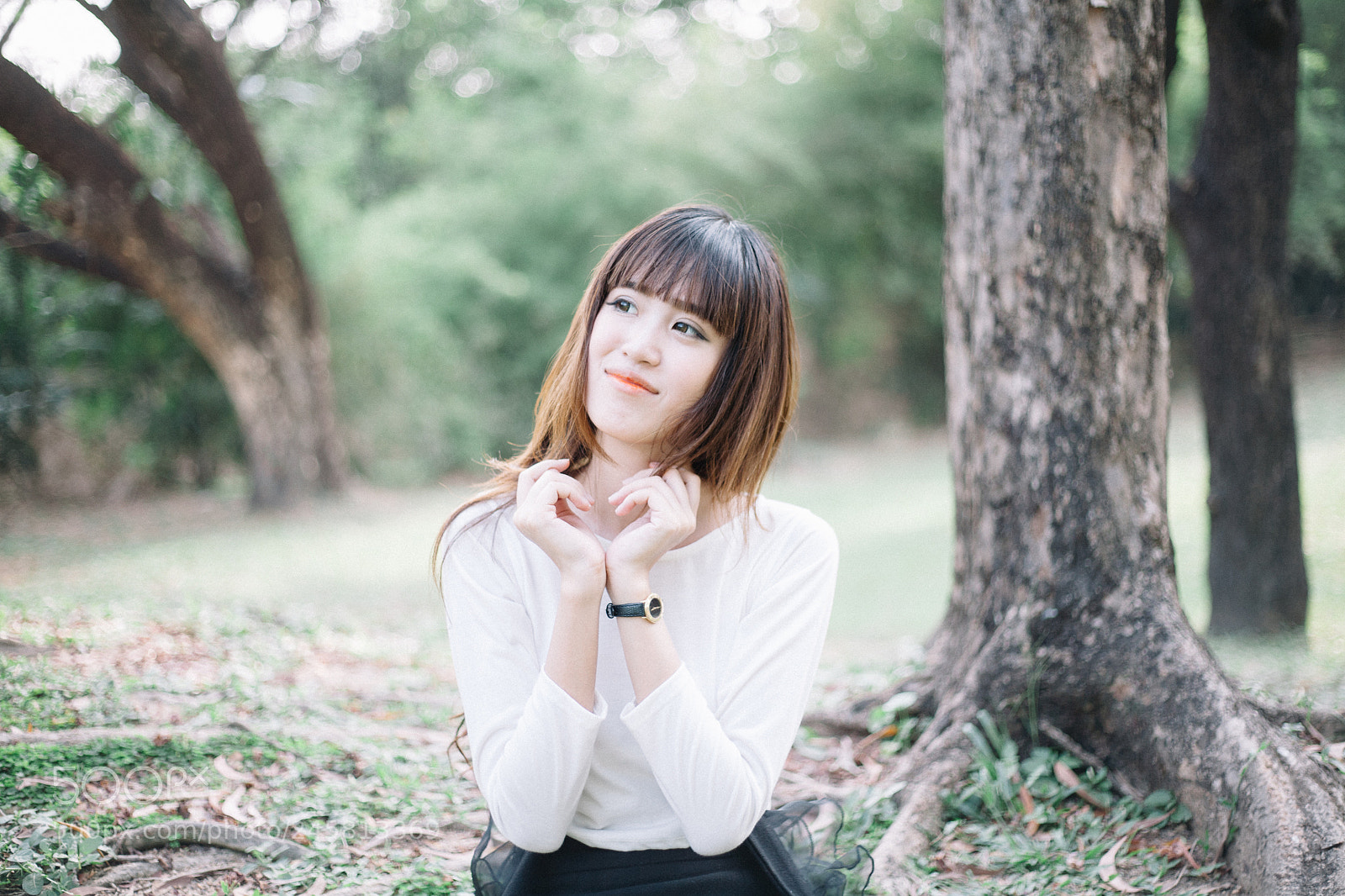 Canon EOS 5D sample photo. Cute asian girl sitting photography