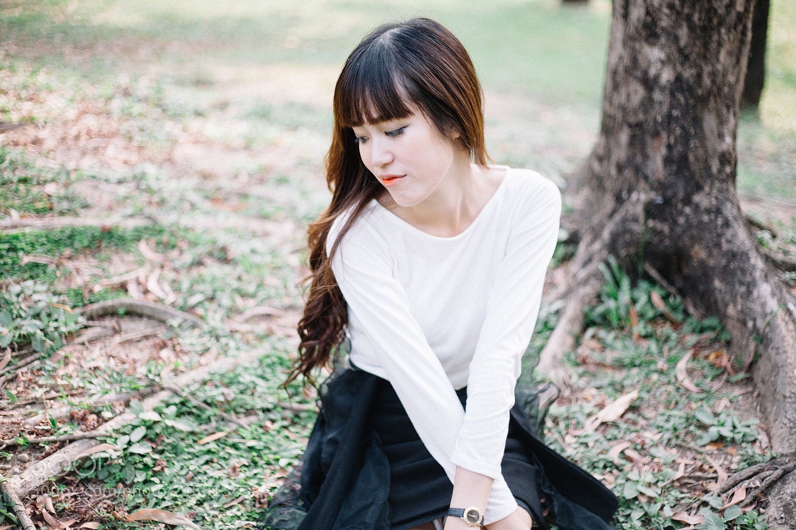 Canon EOS 5D sample photo. Cute asian girl sitting photography